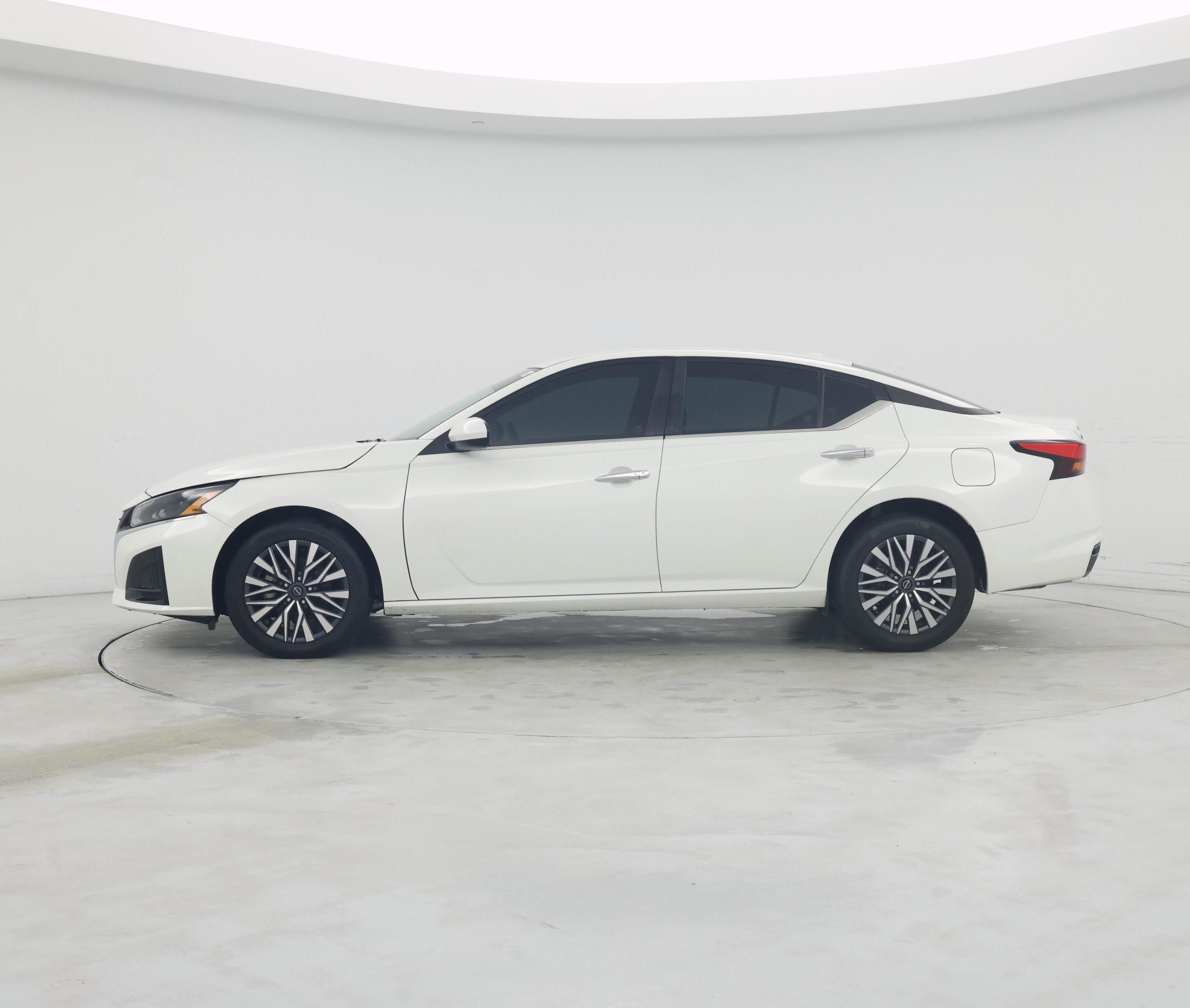 Thumbnail: 2023 Nissan Altima - 3