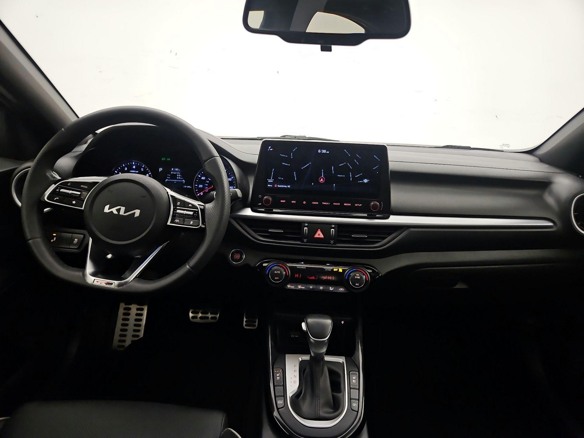 Thumbnail: 2022 Kia Forte - 9