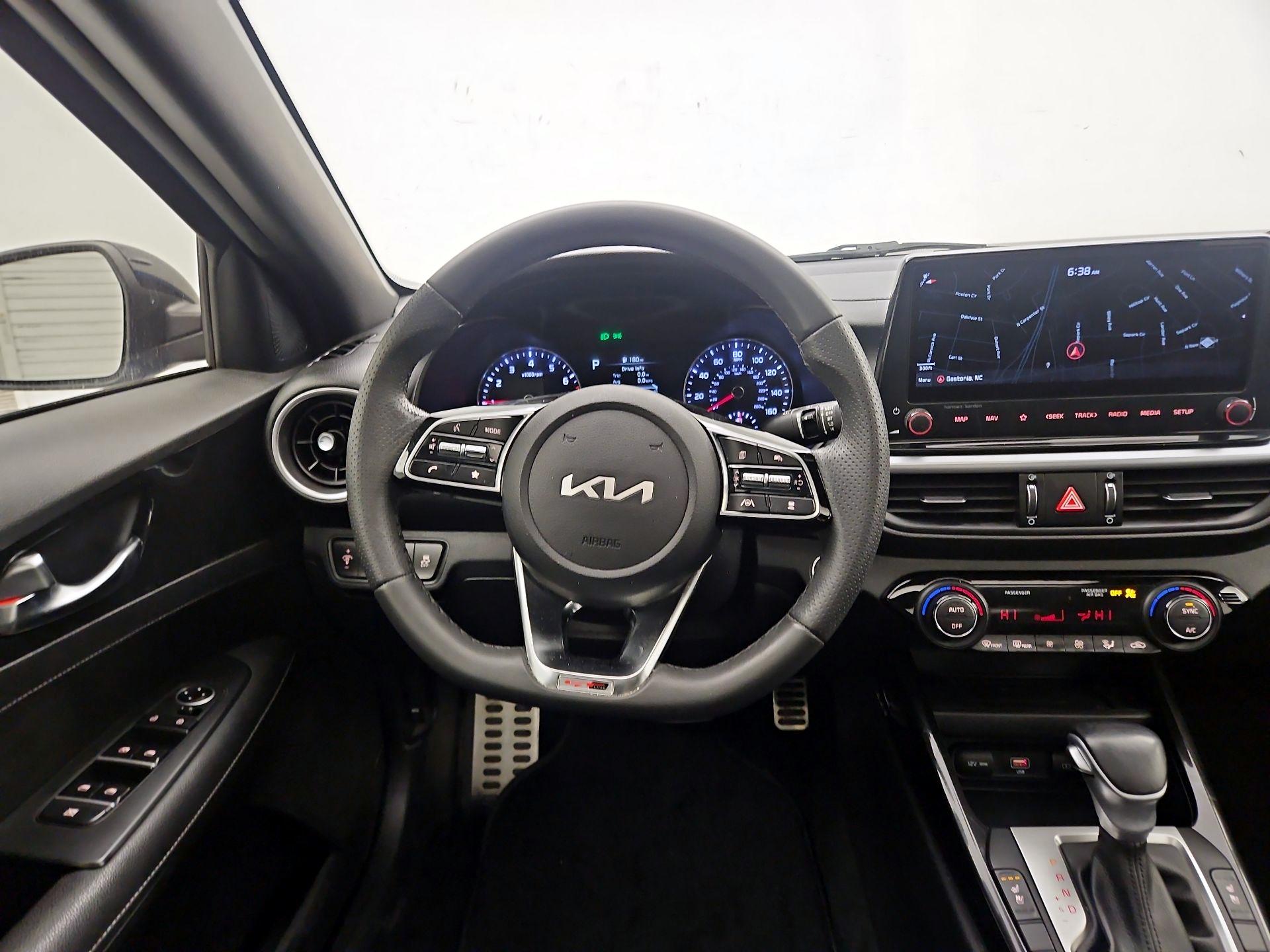 Thumbnail: 2022 Kia Forte - 10