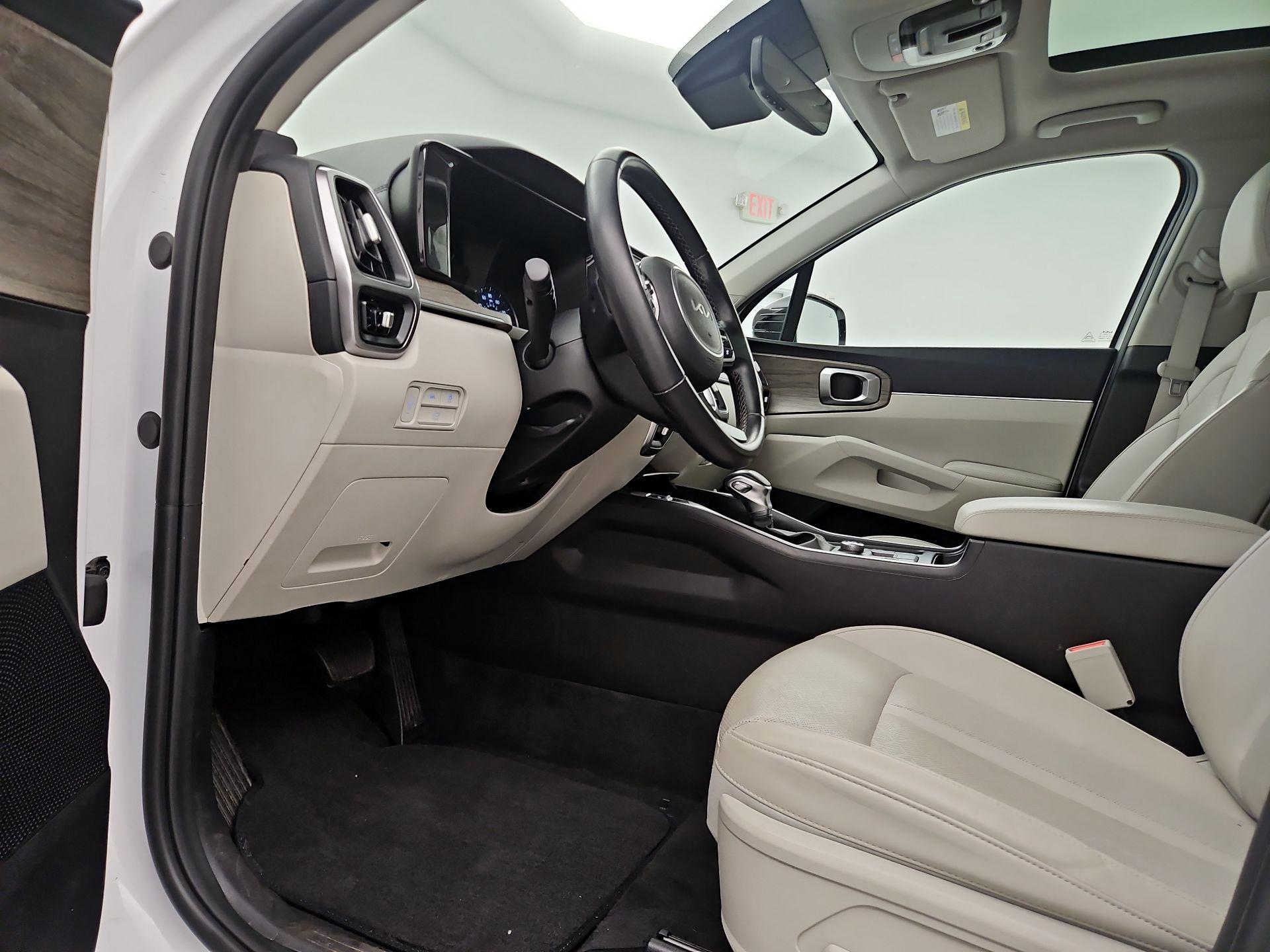 Thumbnail: 2023 Kia Sorento - 11