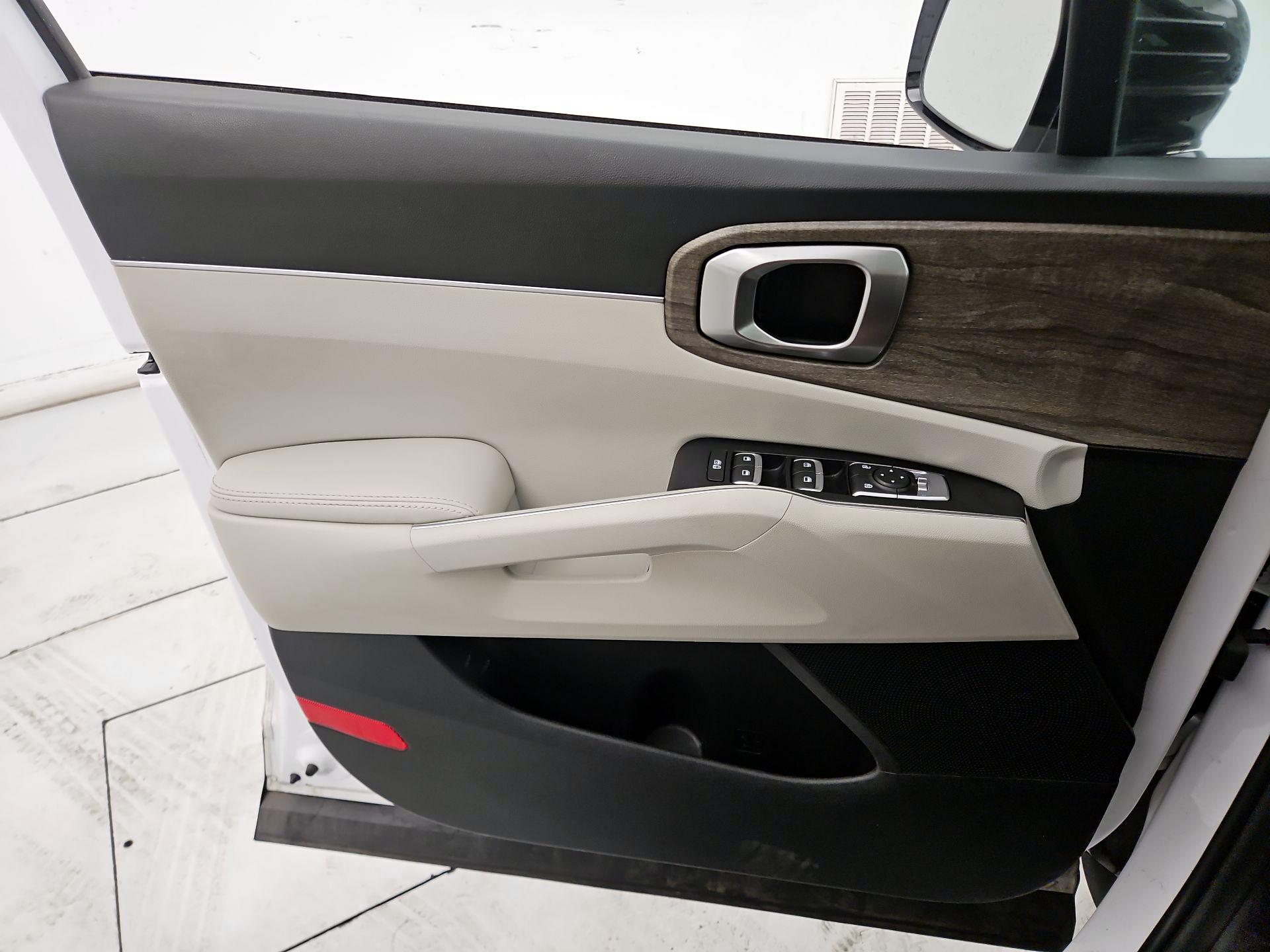 Thumbnail: 2023 Kia Sorento - 12