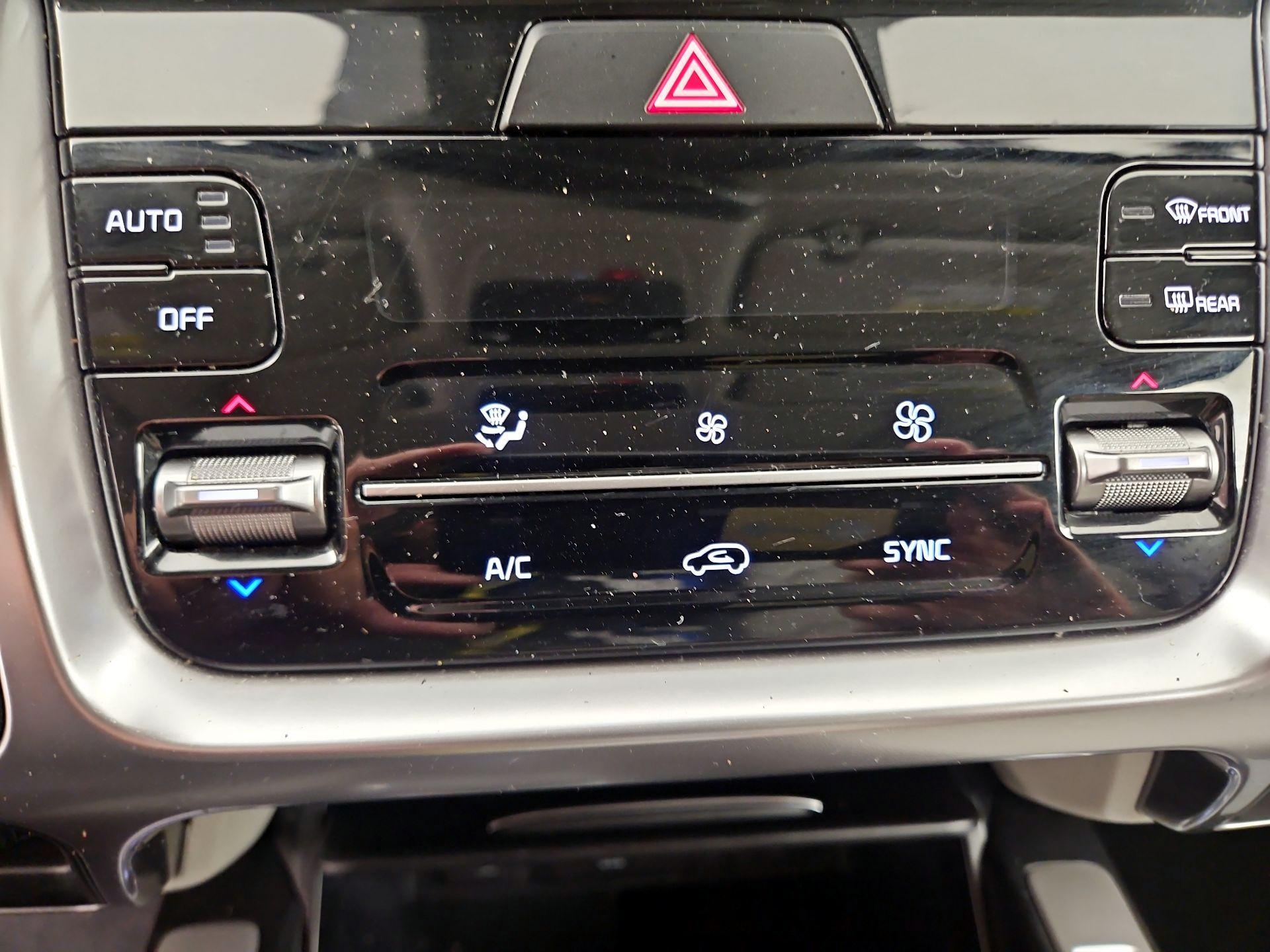 Thumbnail: 2023 Kia Sorento - 17