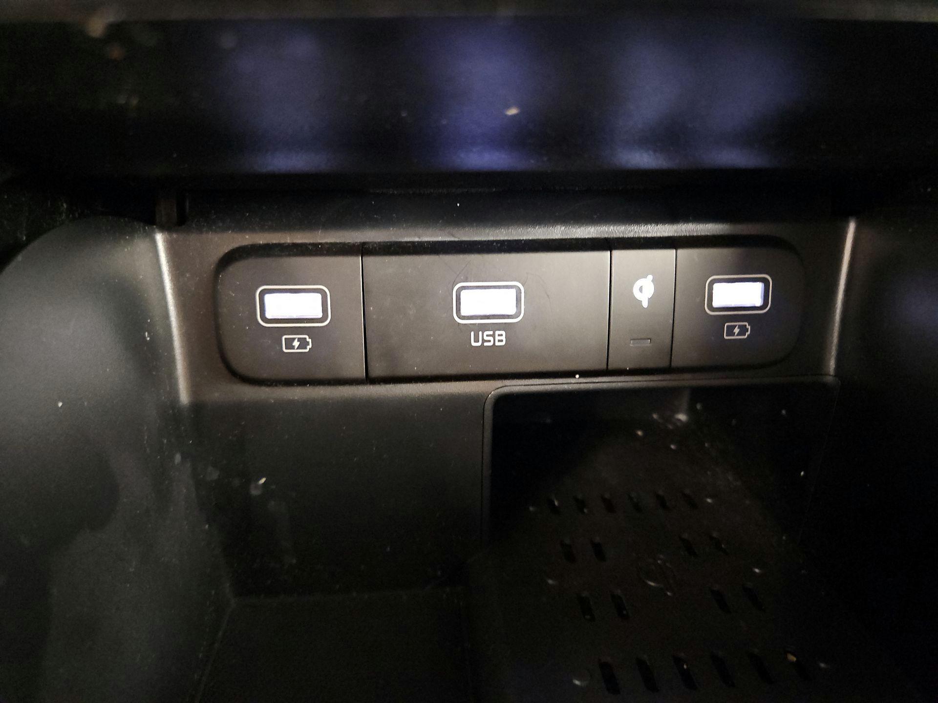 Thumbnail: 2023 Kia Sorento - 19