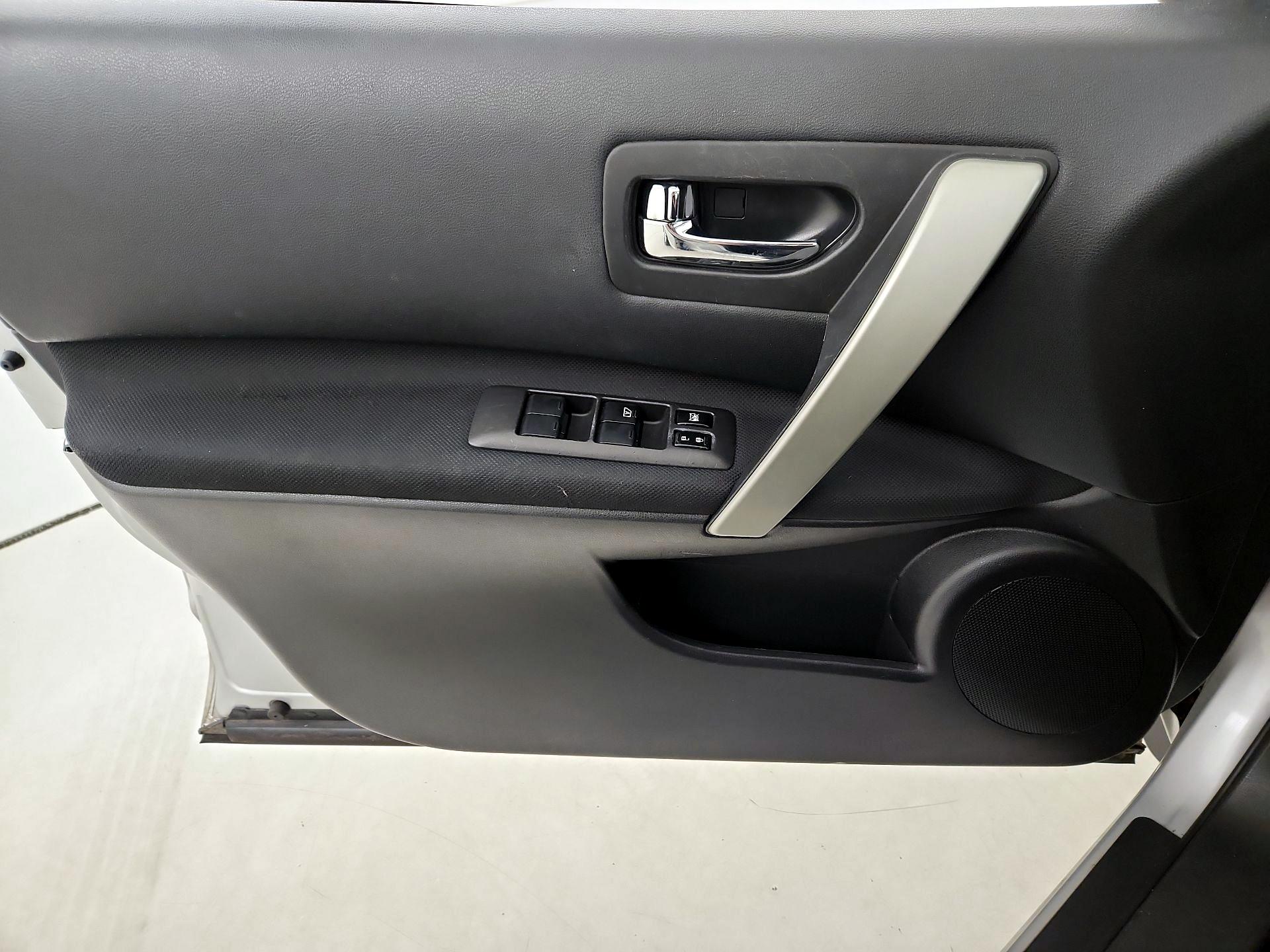 Thumbnail: 2015 Nissan Rogue - 12