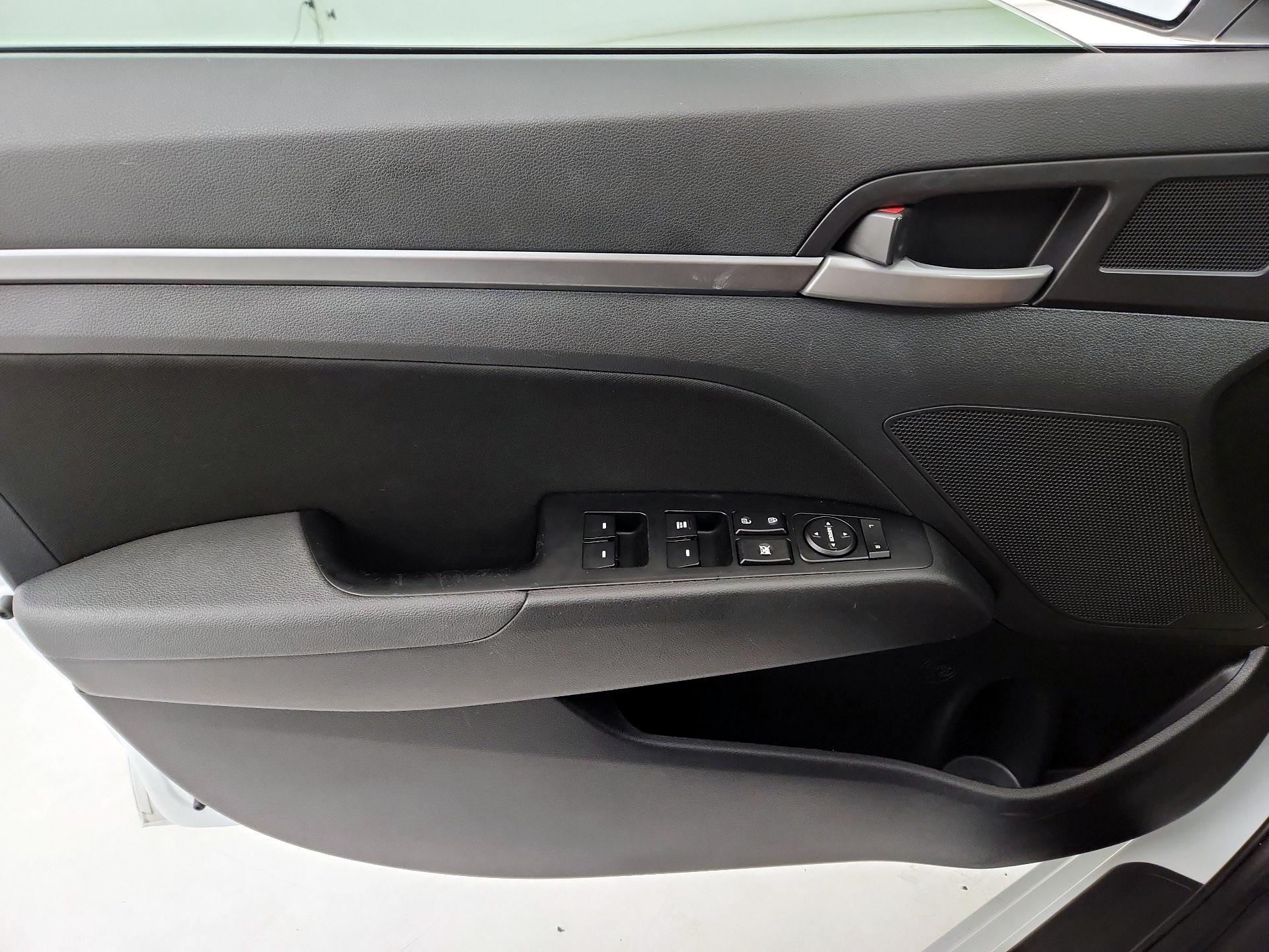 Thumbnail: 2018 Hyundai Elantra - 12
