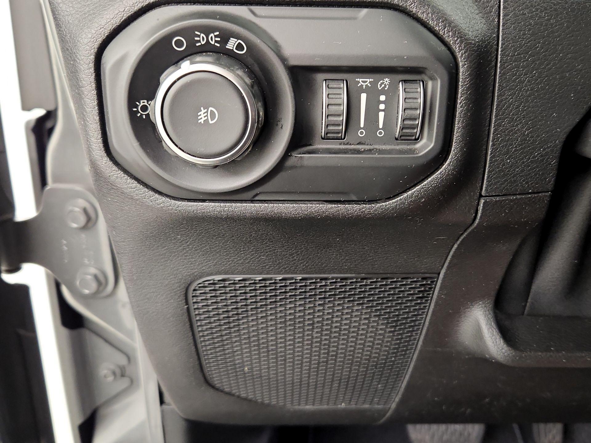 Thumbnail: 2018 Jeep Wrangler - 13