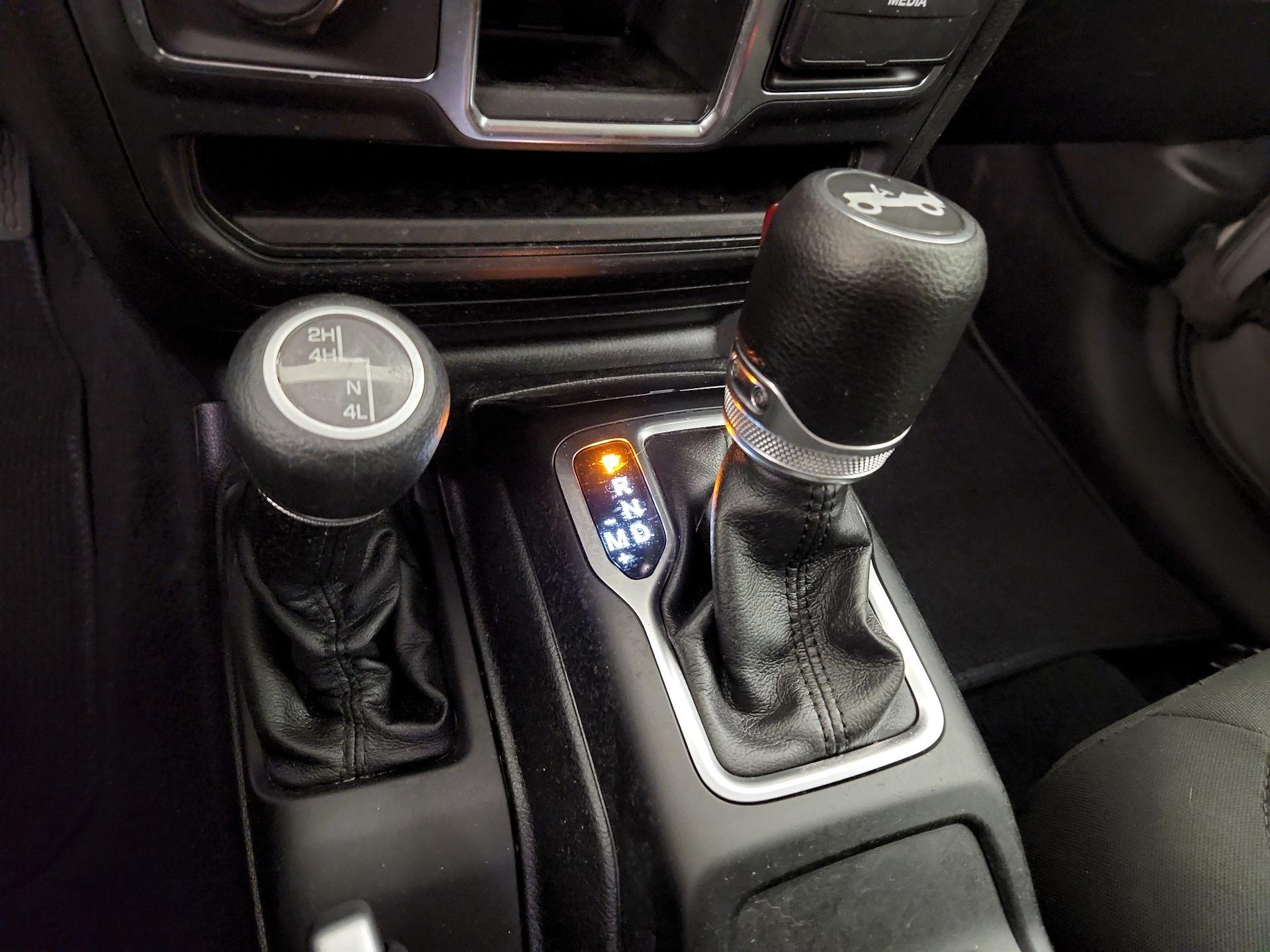 Thumbnail: 2018 Jeep Wrangler - 17