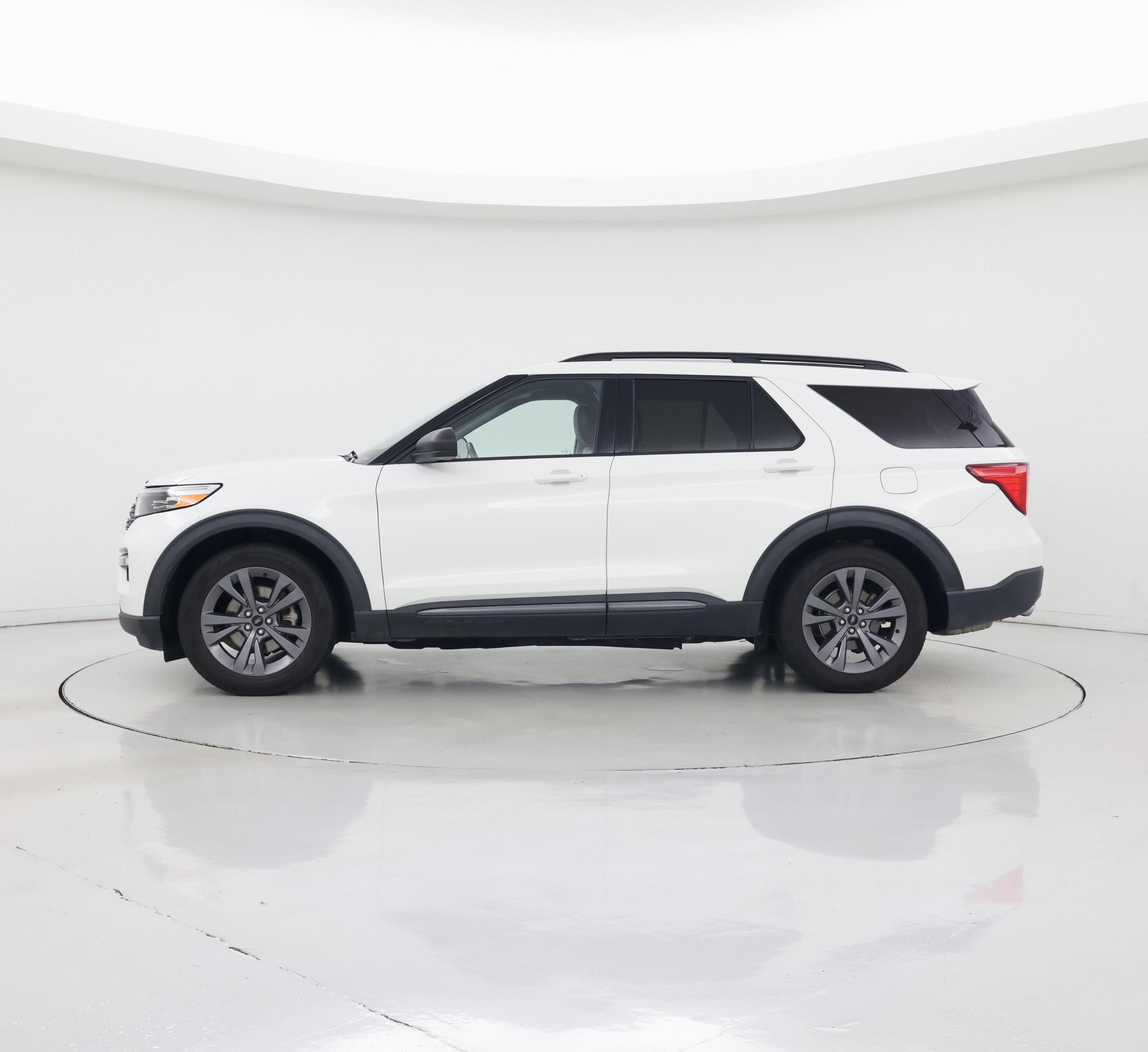 Thumbnail: 2021 Ford Explorer - 3