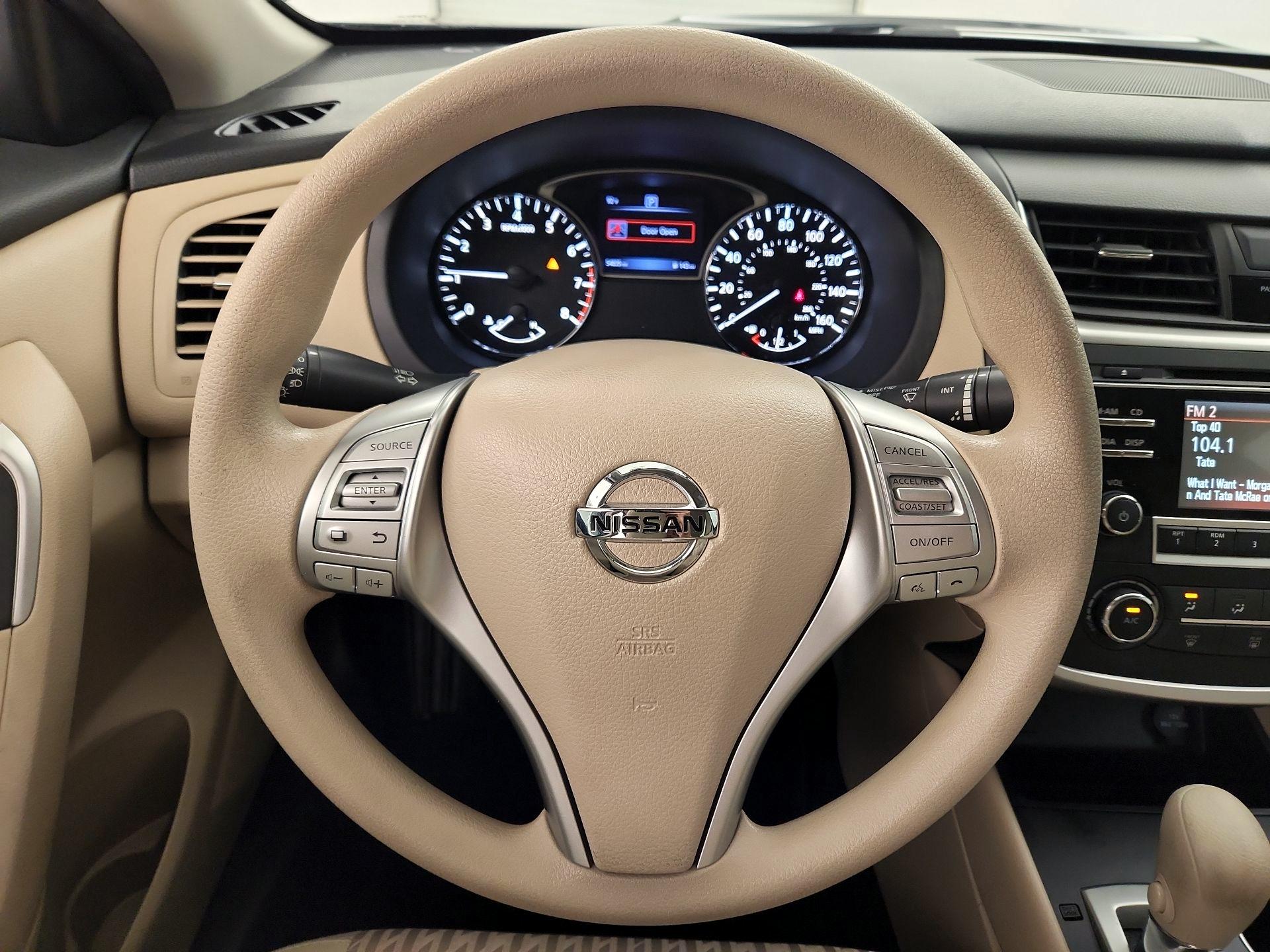 Thumbnail: 2016 Nissan Altima - 10