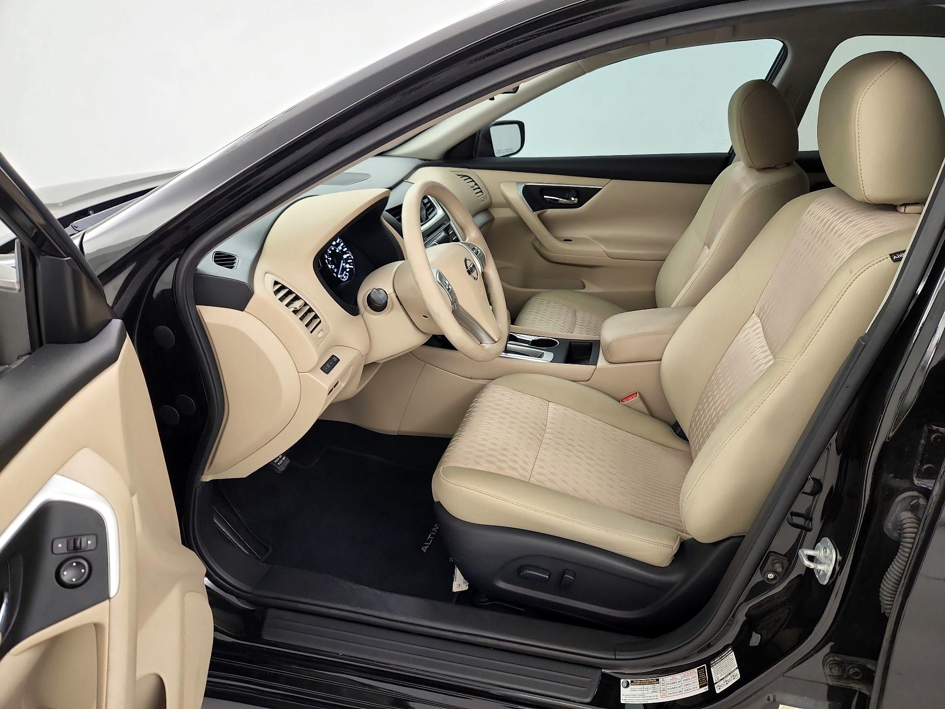 Thumbnail: 2016 Nissan Altima - 11