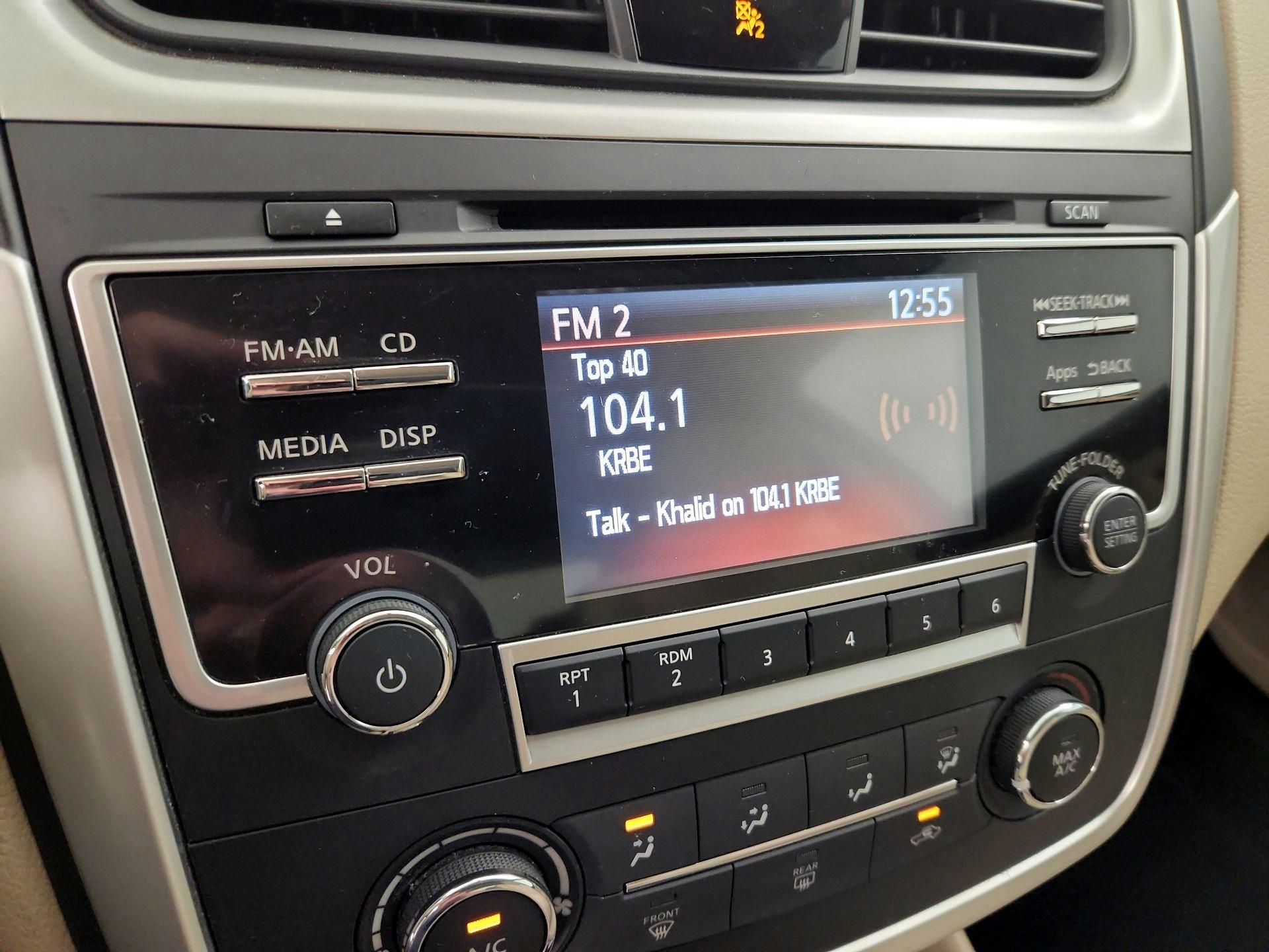 Thumbnail: 2016 Nissan Altima - 15
