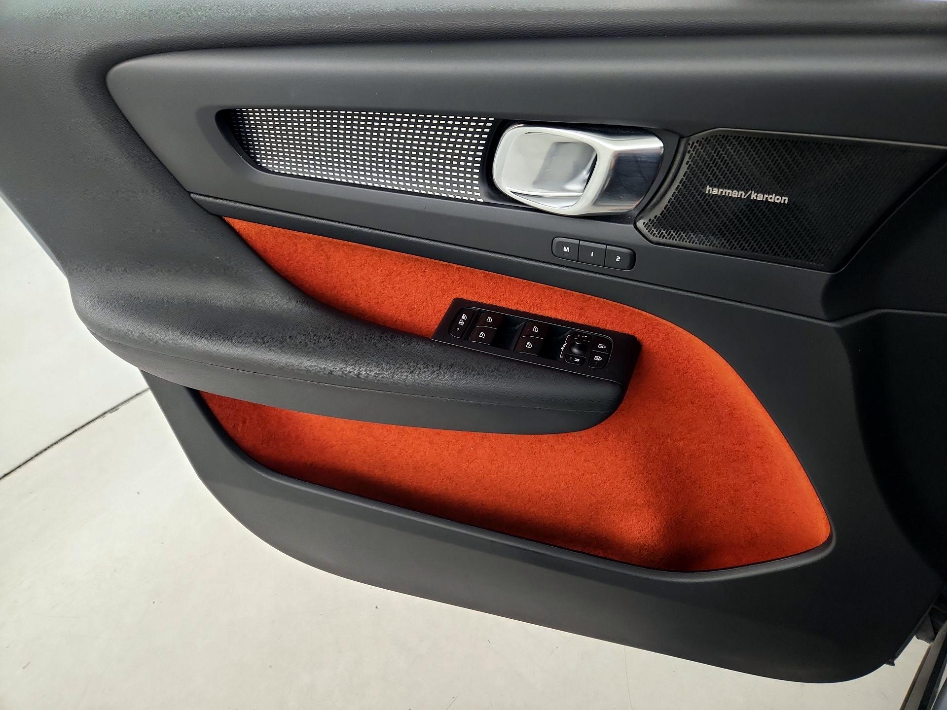 Thumbnail: 2019 Volvo XC40 - 12