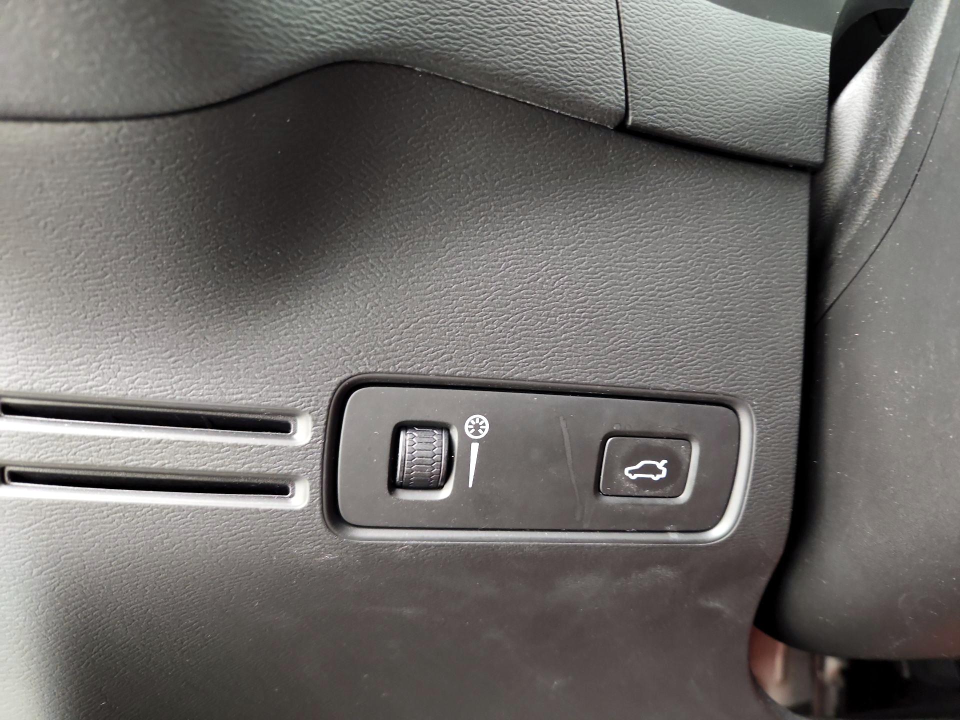Thumbnail: 2019 Volvo XC40 - 13