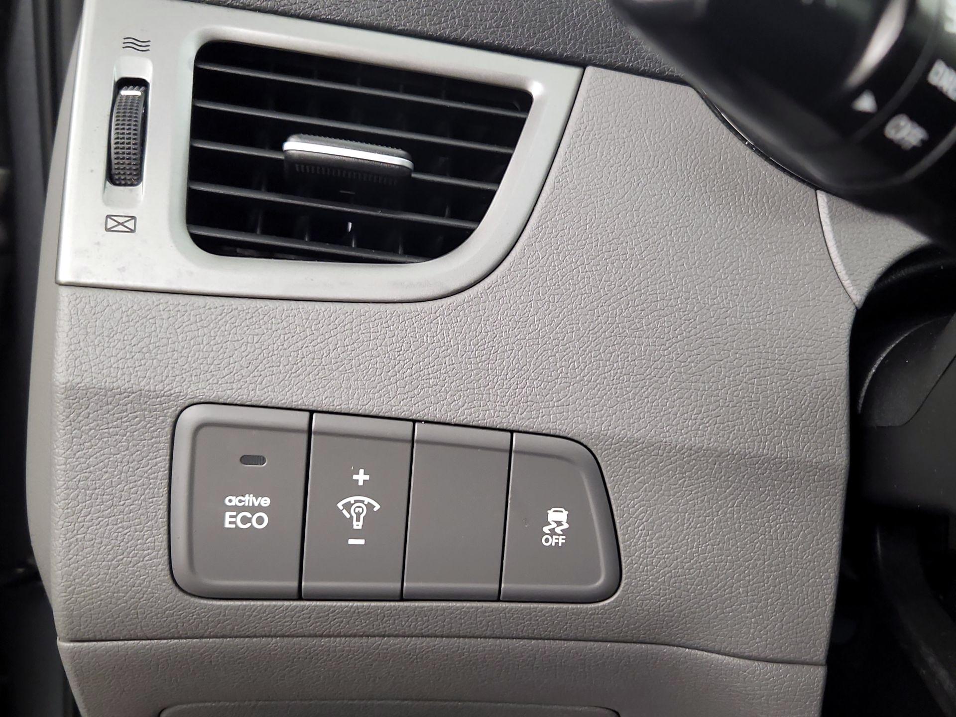 Thumbnail: 2016 Hyundai Elantra - 13