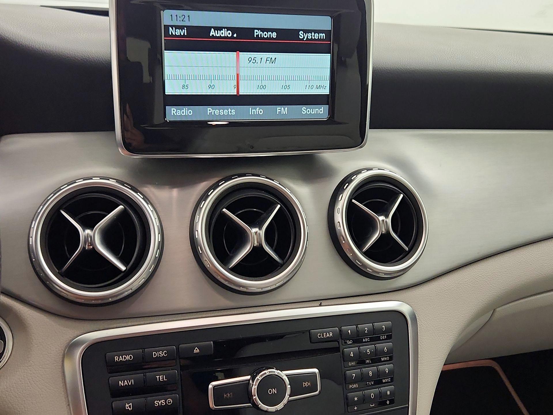 Thumbnail: 2015 Mercedes-Benz GLA - 15