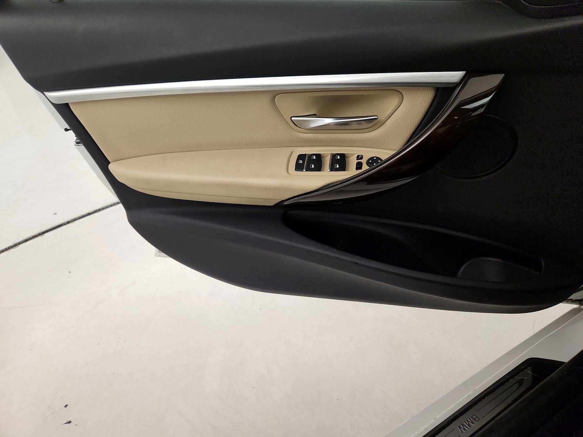 Thumbnail: 2018 BMW 3 Series - 12