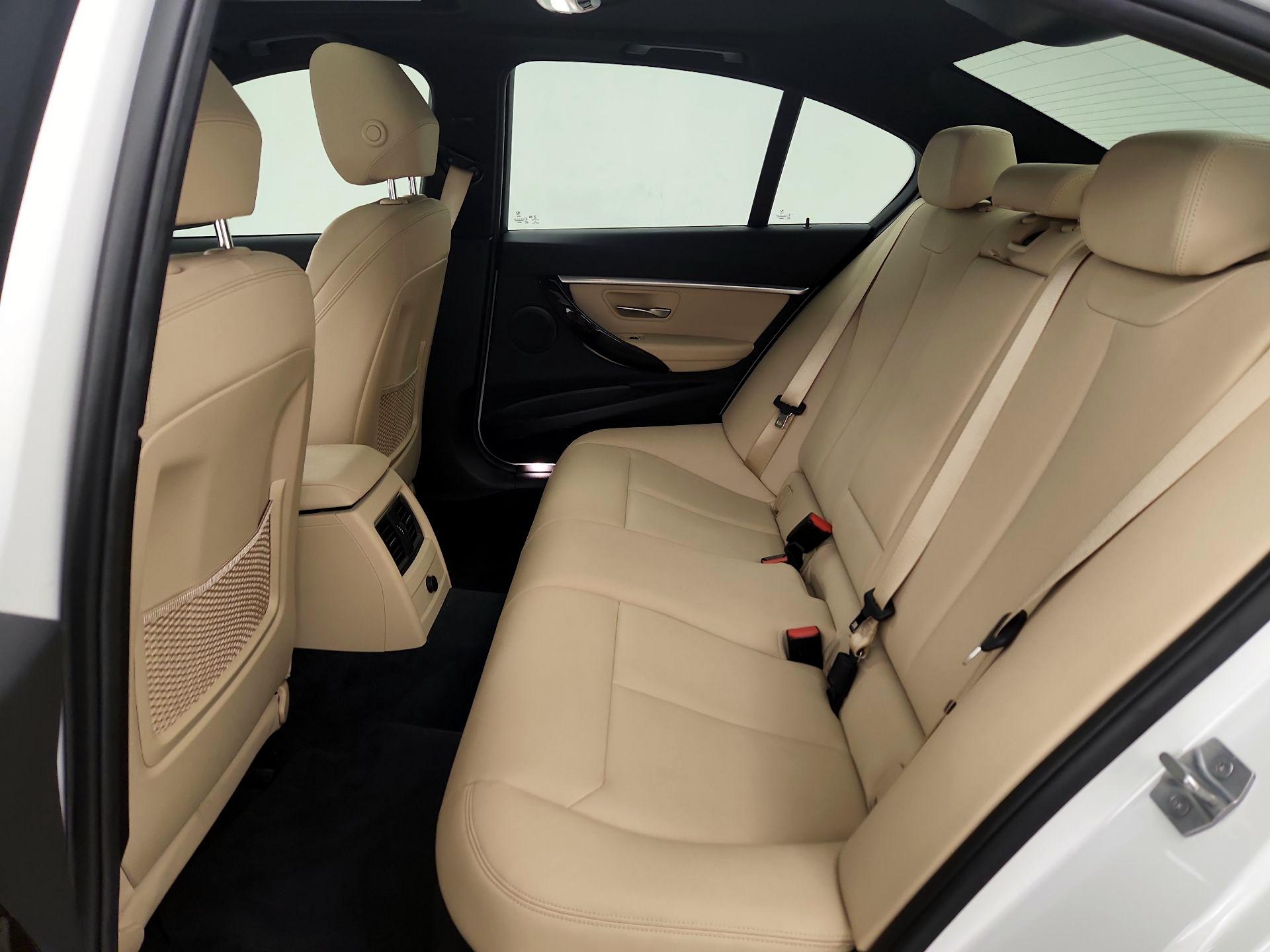 Thumbnail: 2018 BMW 3 Series - 20