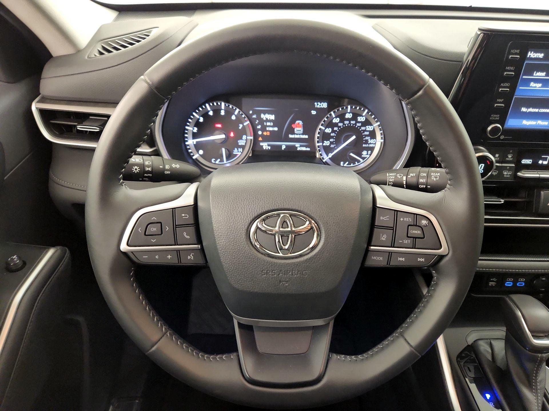 Thumbnail: 2022 Toyota Highlander - 10