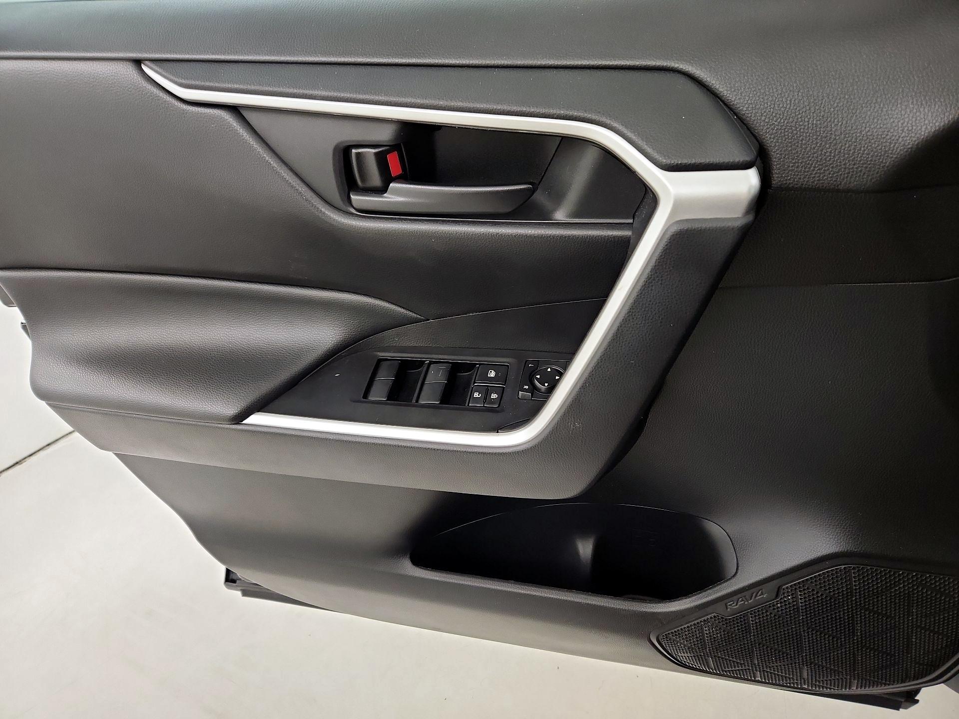 Thumbnail: 2021 Toyota RAV4 - 12