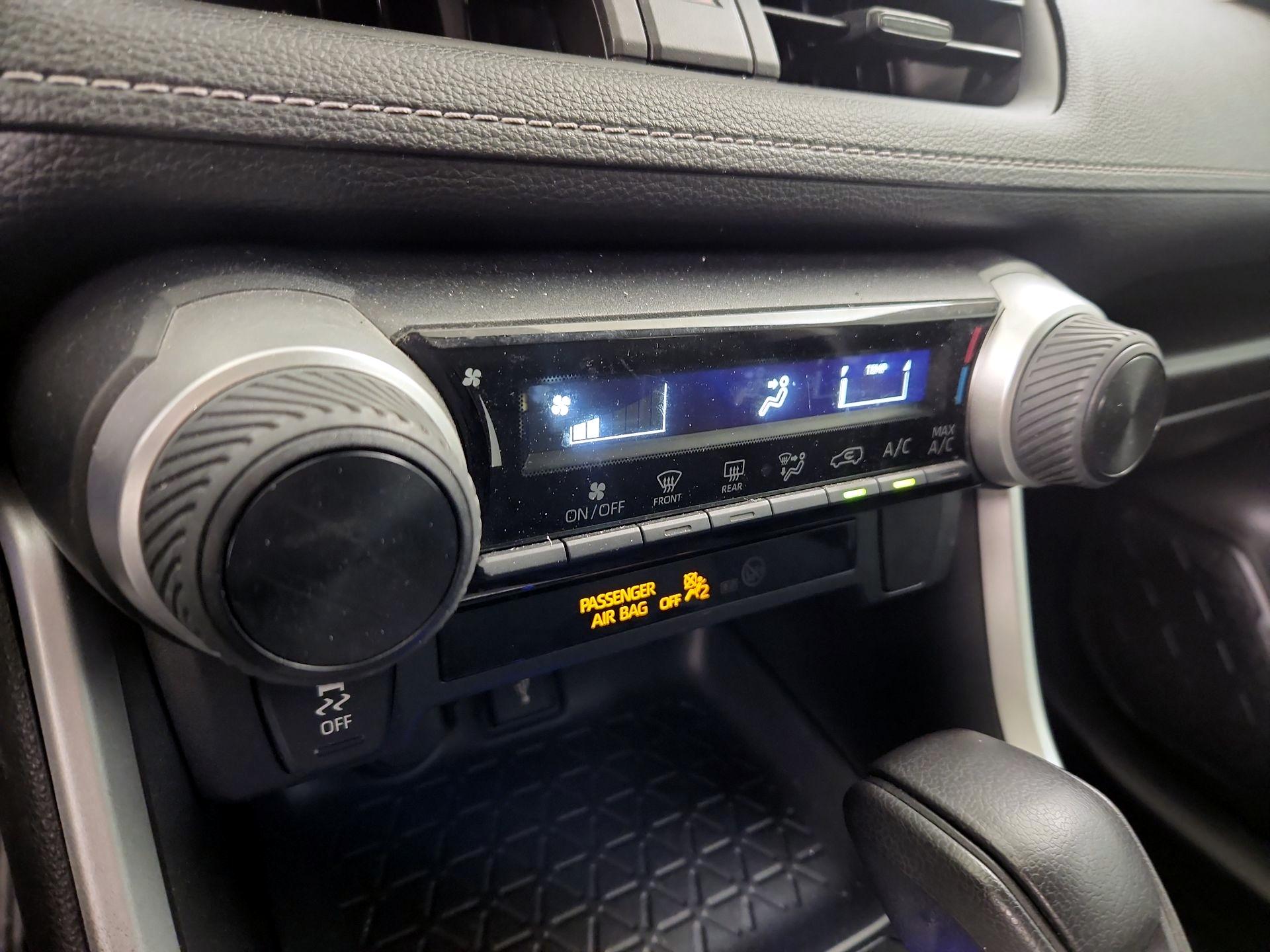 Thumbnail: 2021 Toyota RAV4 - 16