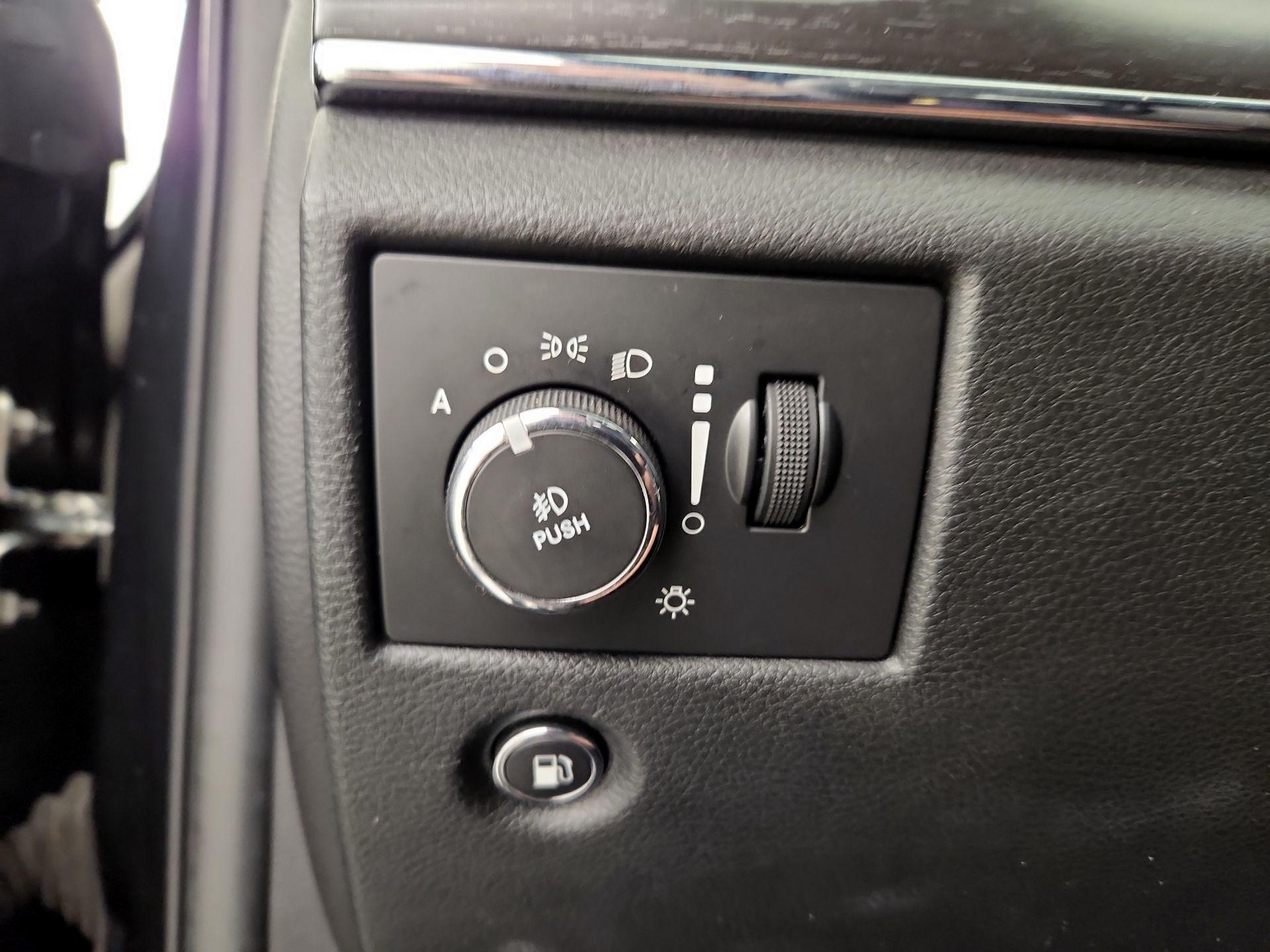 Thumbnail: 2015 Jeep Grand Cherokee - 13