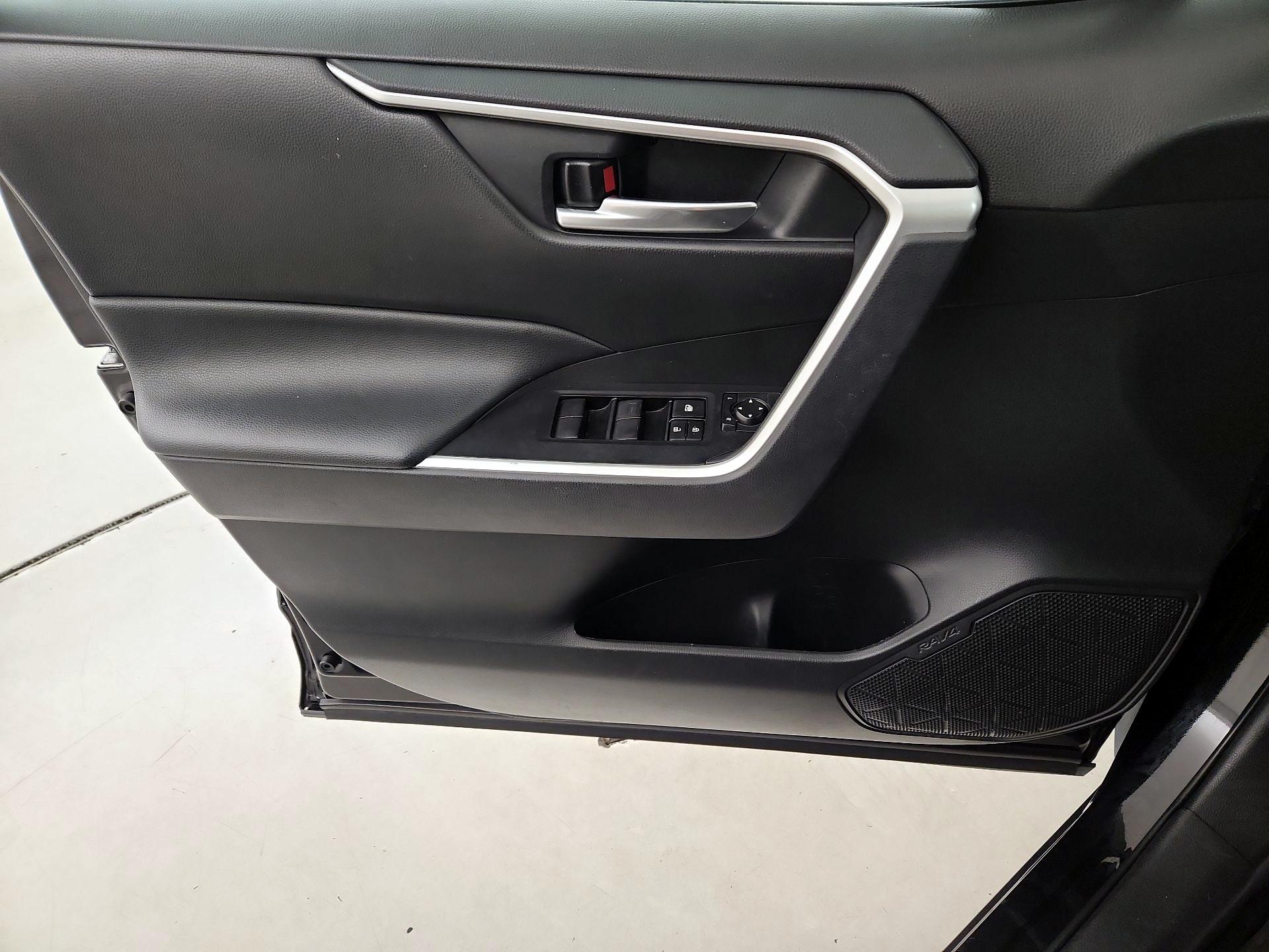 Thumbnail: 2021 Toyota RAV4 - 12