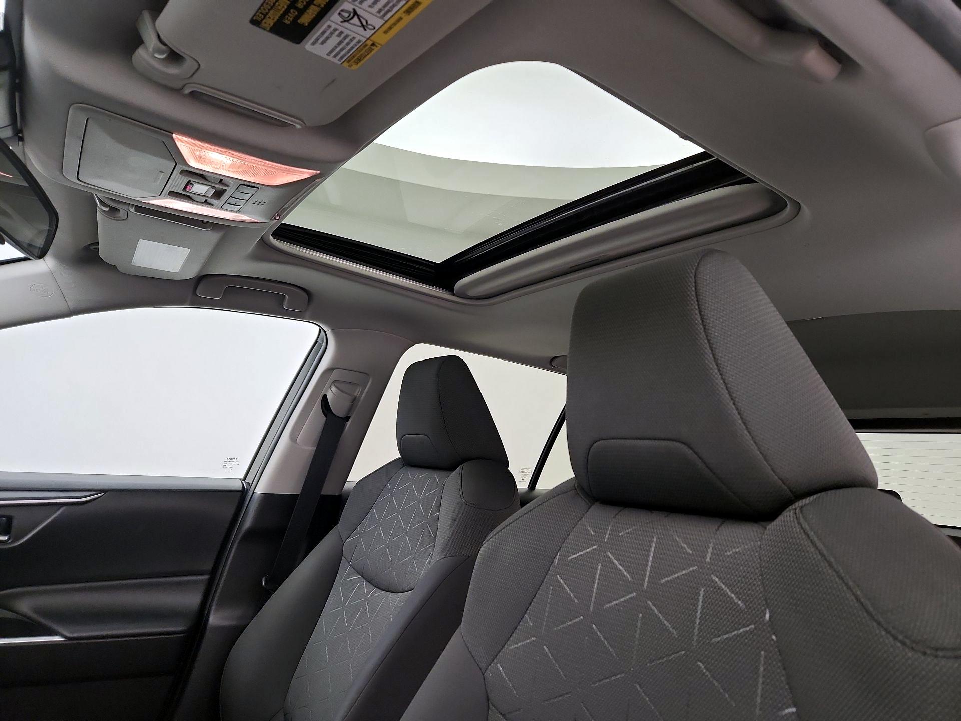 Thumbnail: 2021 Toyota RAV4 - 19