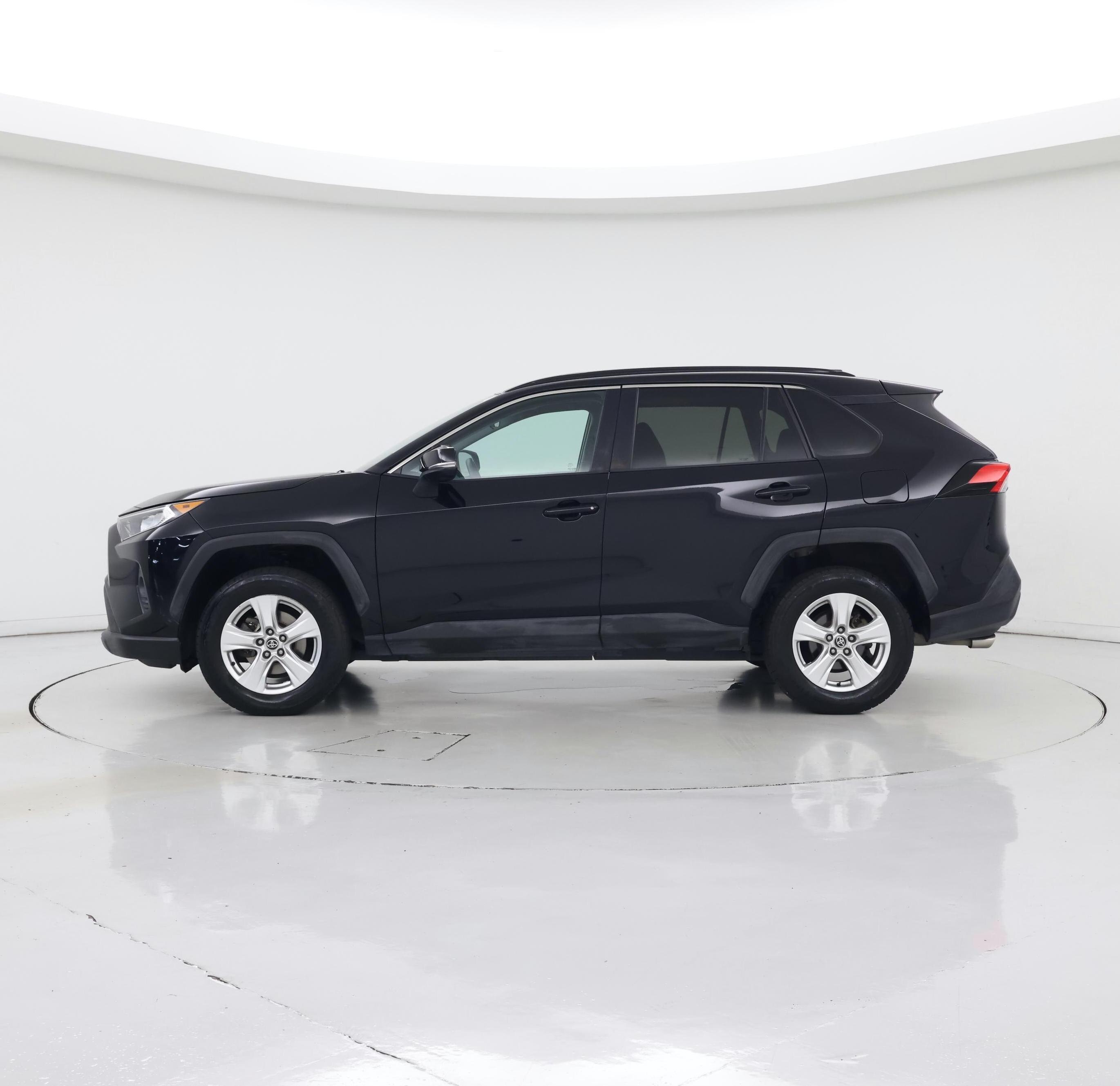 Thumbnail: 2021 Toyota RAV4 - 3