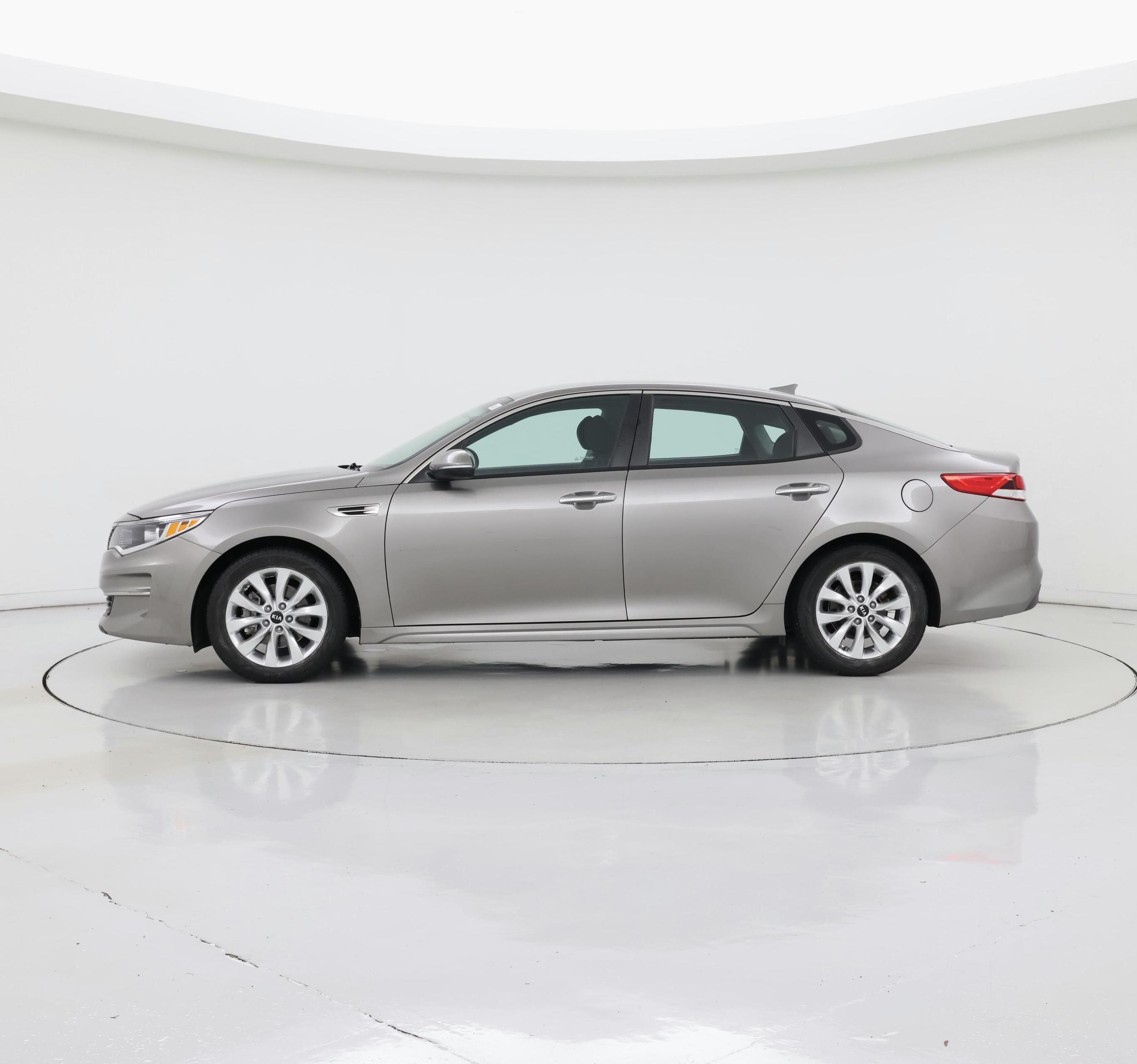 Thumbnail: 2017 Kia Optima - 3