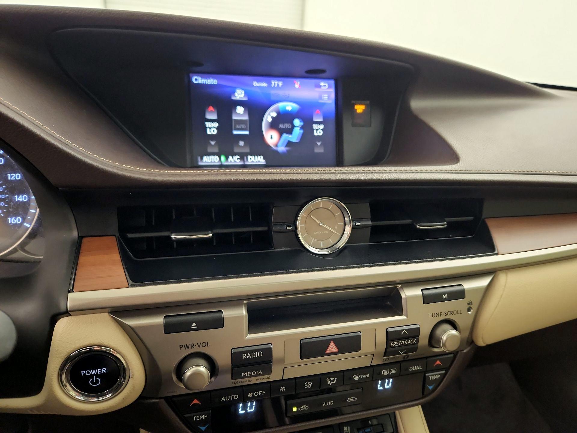 Thumbnail: 2018 Lexus ES - 17