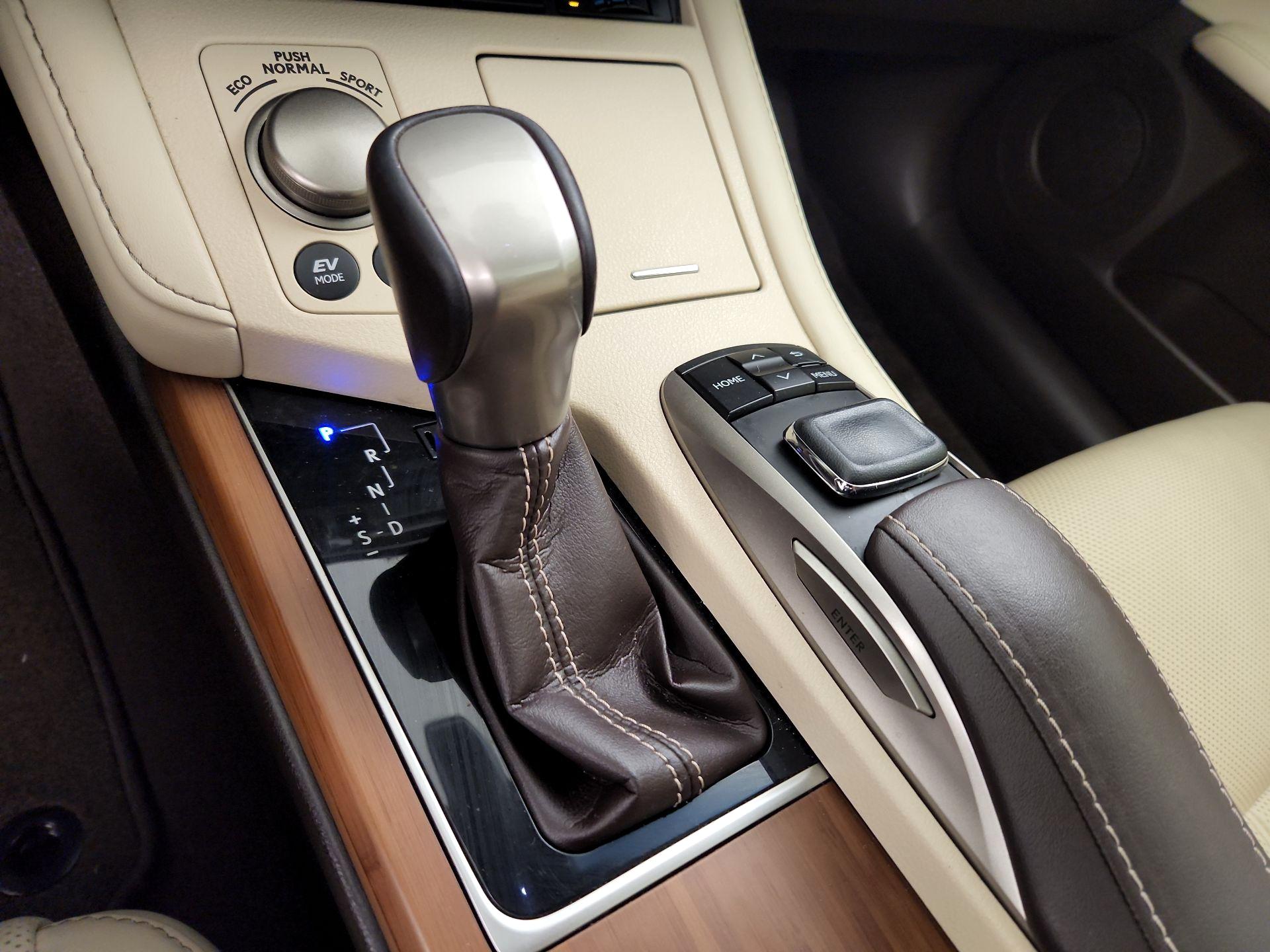 Thumbnail: 2018 Lexus ES - 18