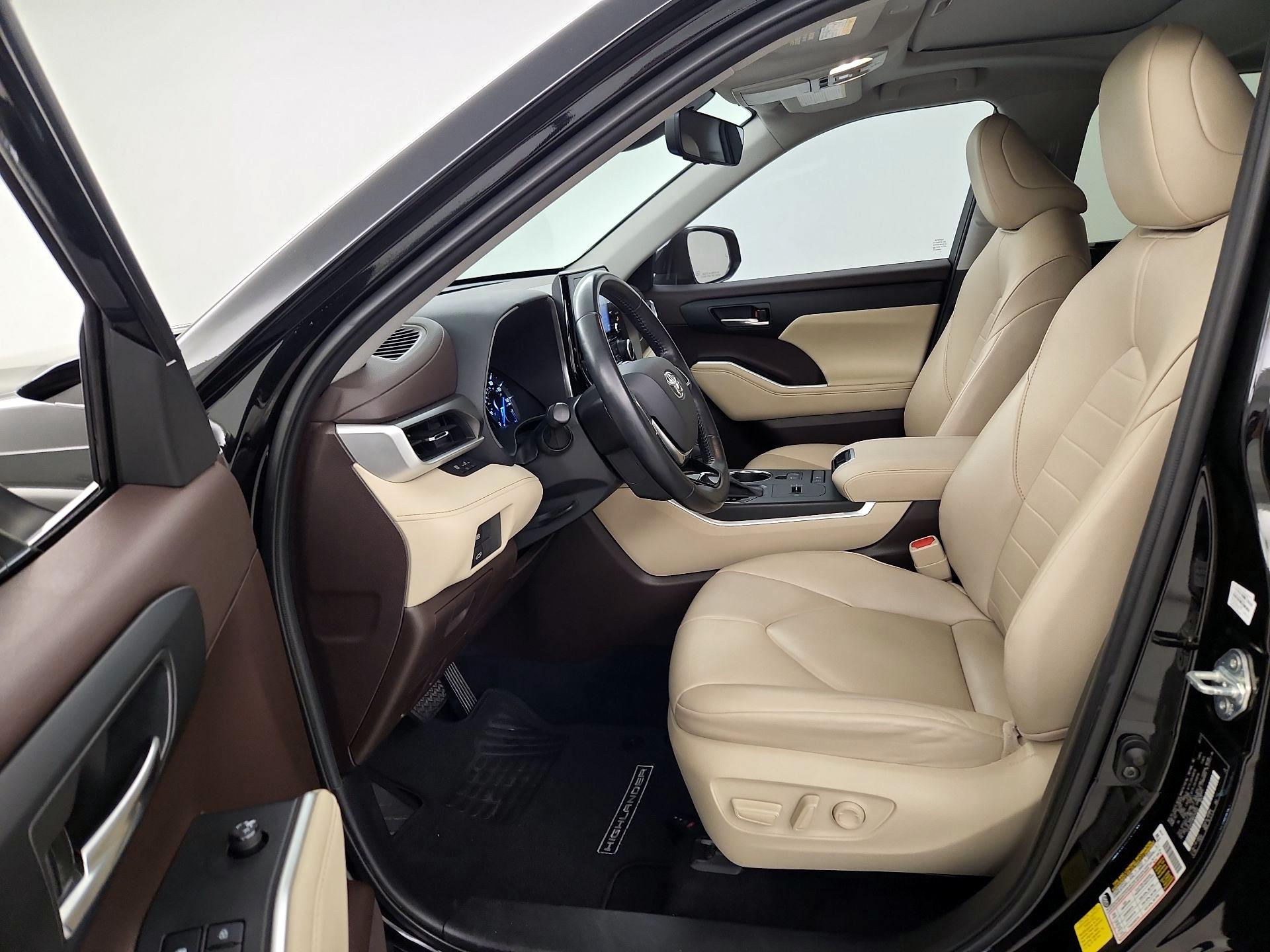 Thumbnail: 2021 Toyota Highlander - 11