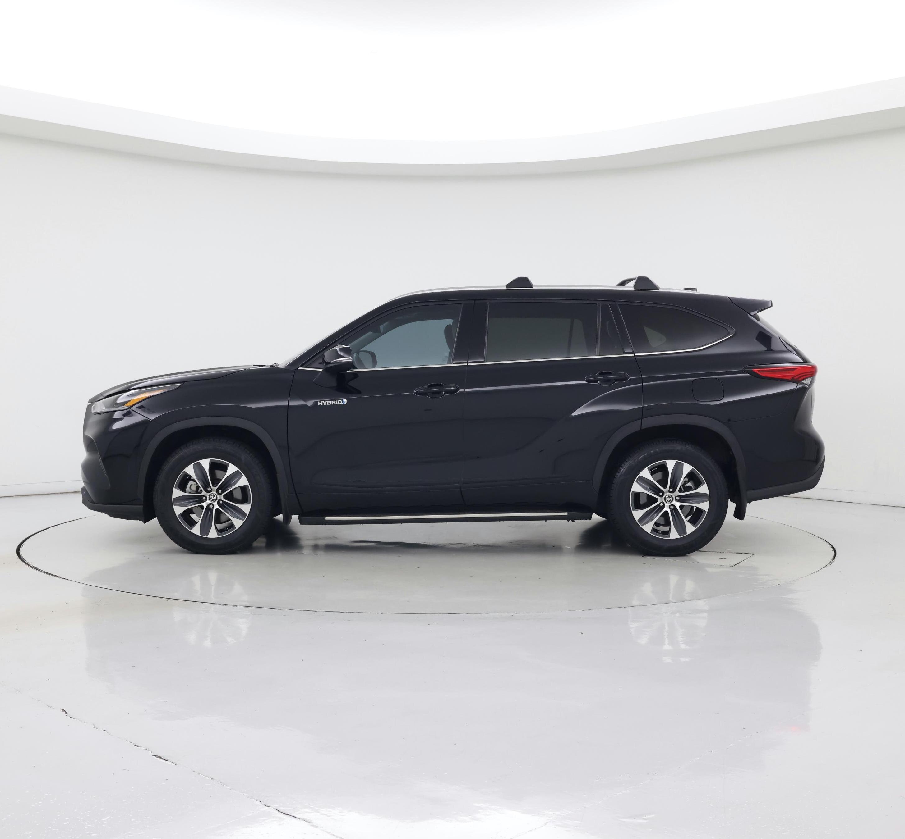 Thumbnail: 2021 Toyota Highlander - 3