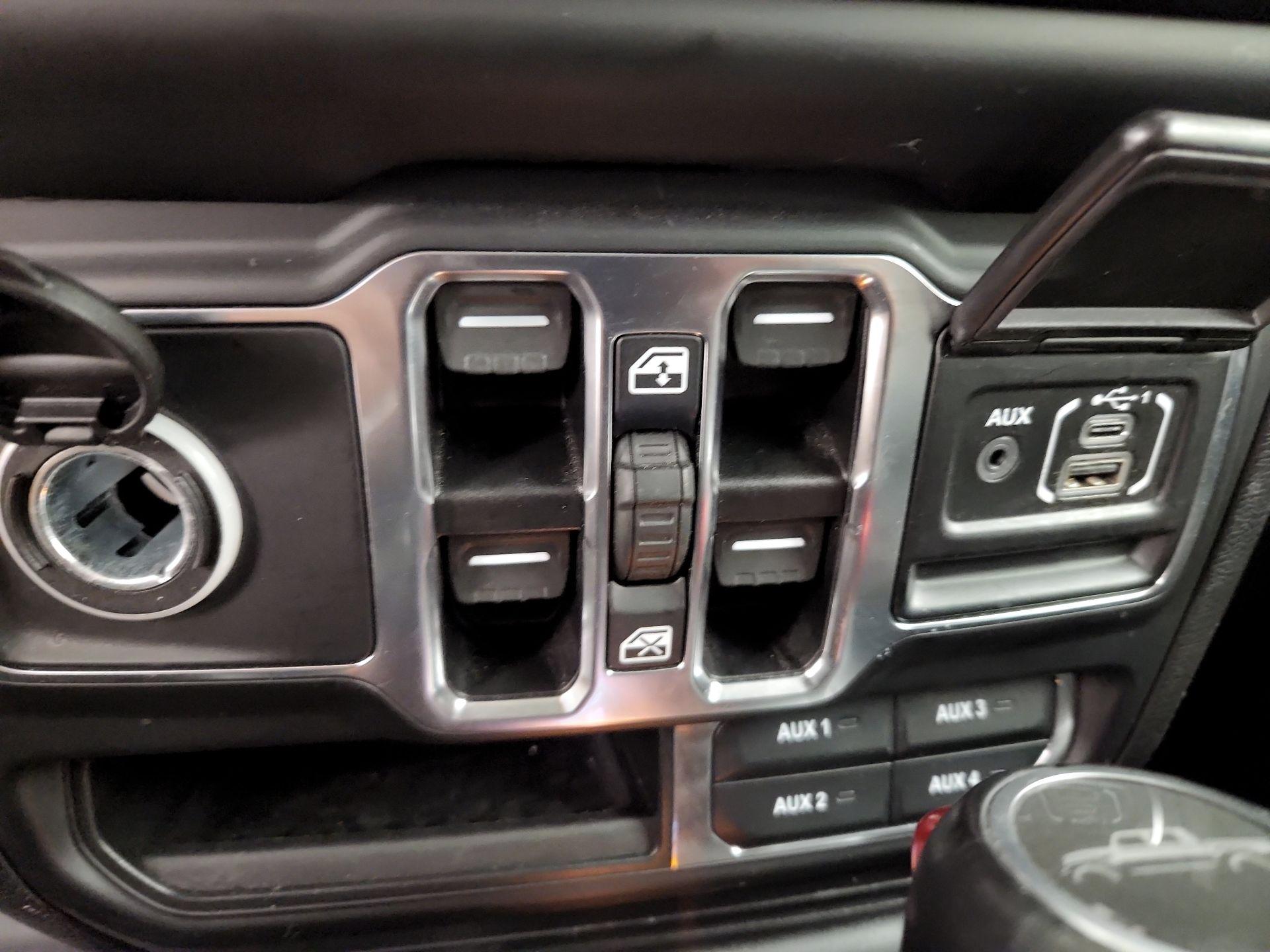 Thumbnail: 2021 Jeep Gladiator - 18