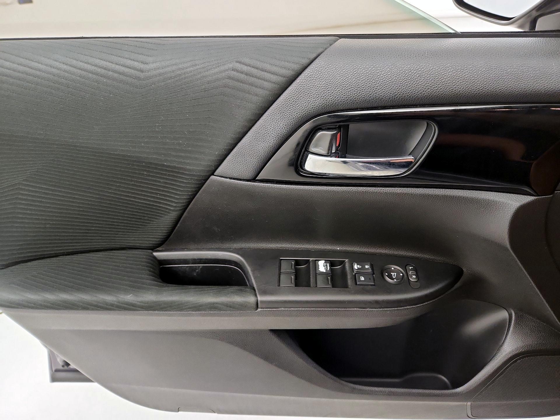 Thumbnail: 2016 Honda Accord - 12
