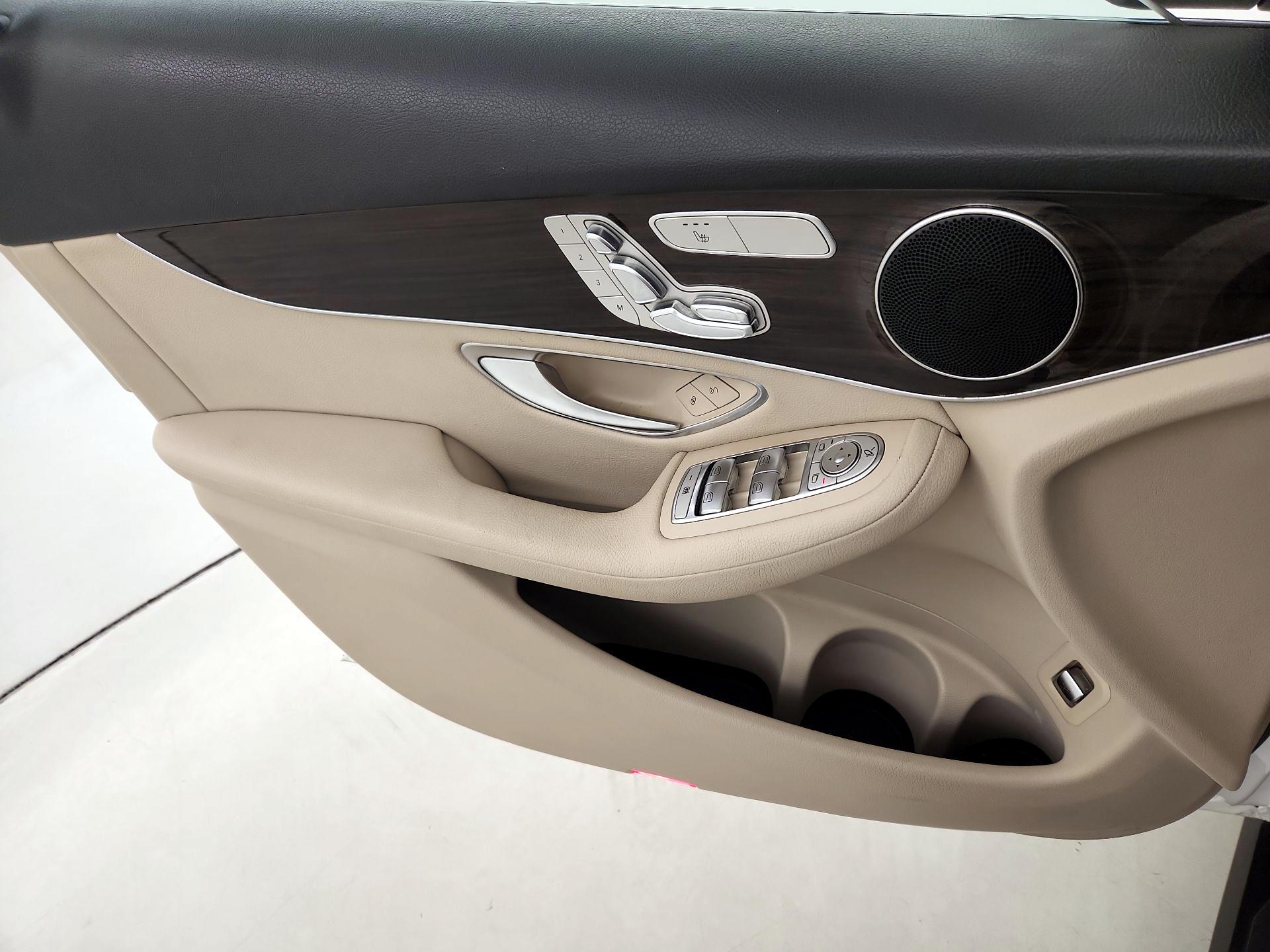 Thumbnail: 2016 Mercedes-Benz GLC - 12