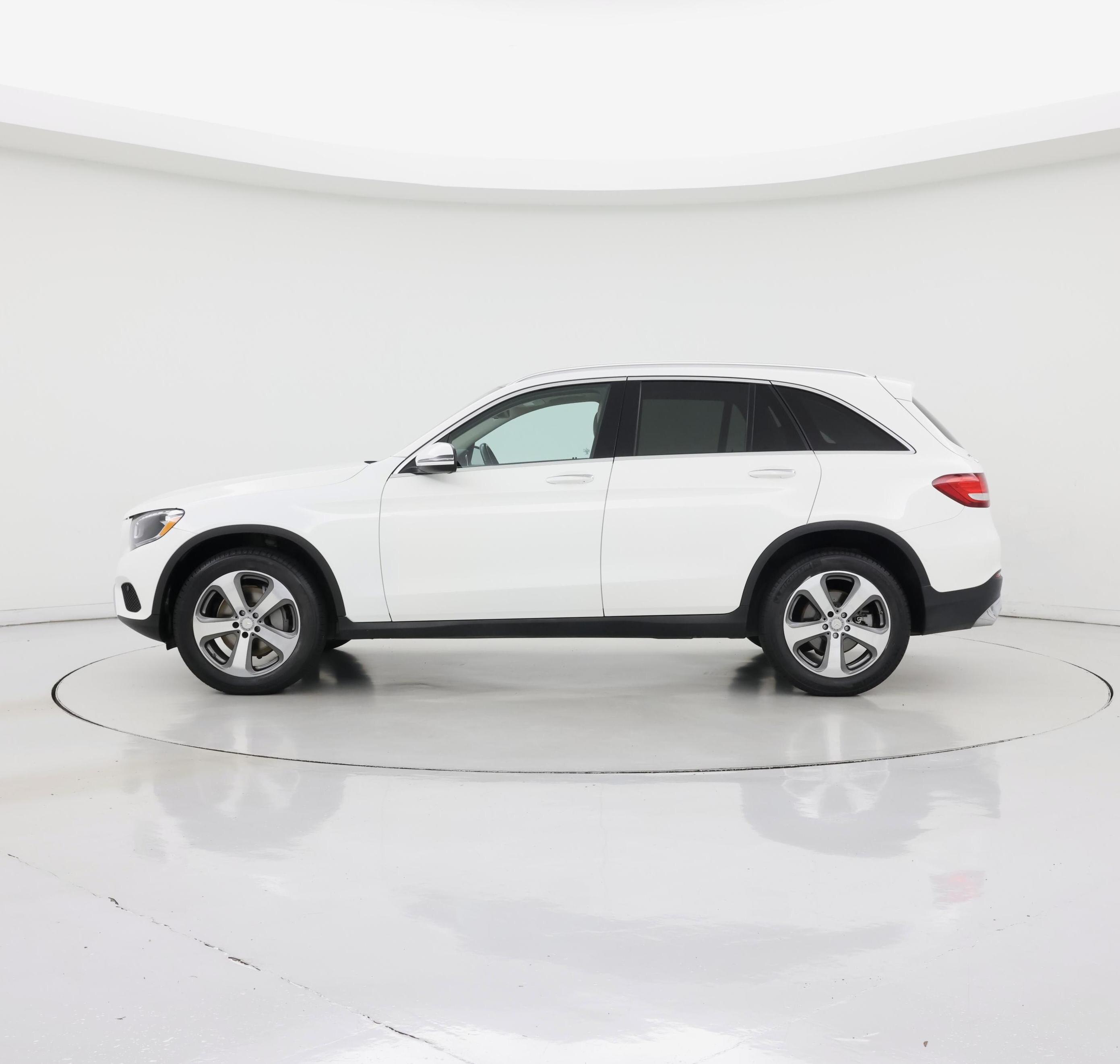 Thumbnail: 2016 Mercedes-Benz GLC - 3
