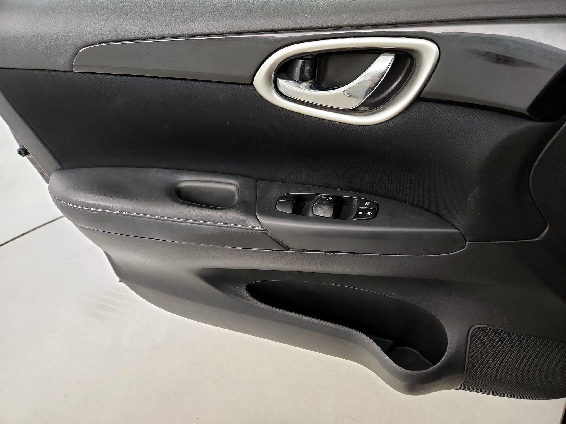 Thumbnail: 2016 Nissan Sentra - 12