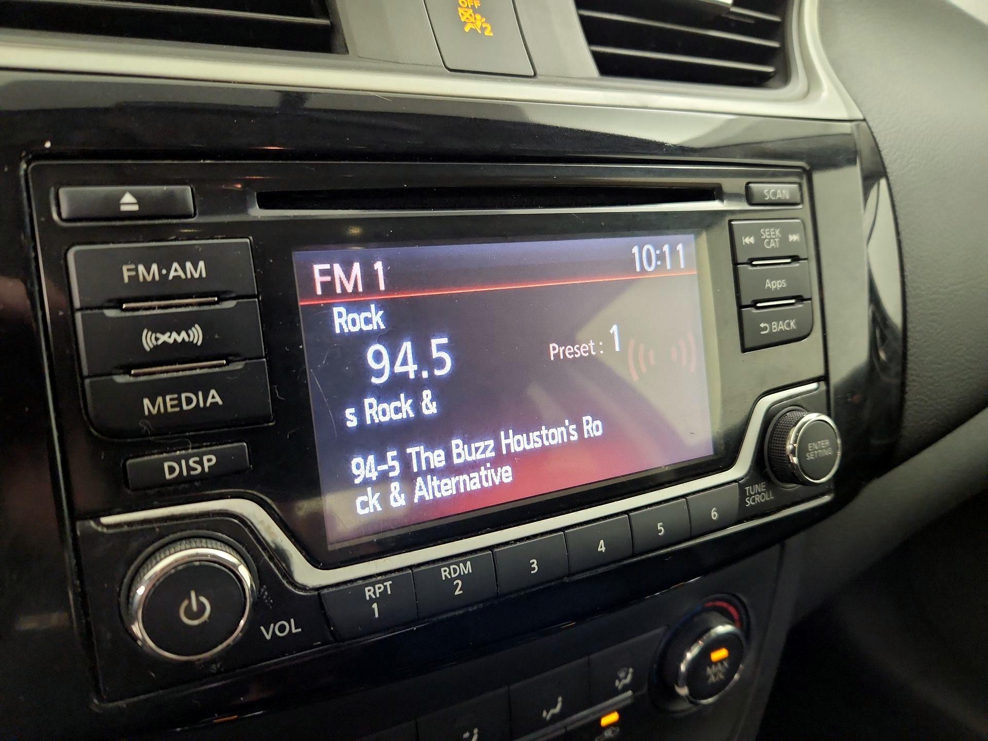Thumbnail: 2016 Nissan Sentra - 15