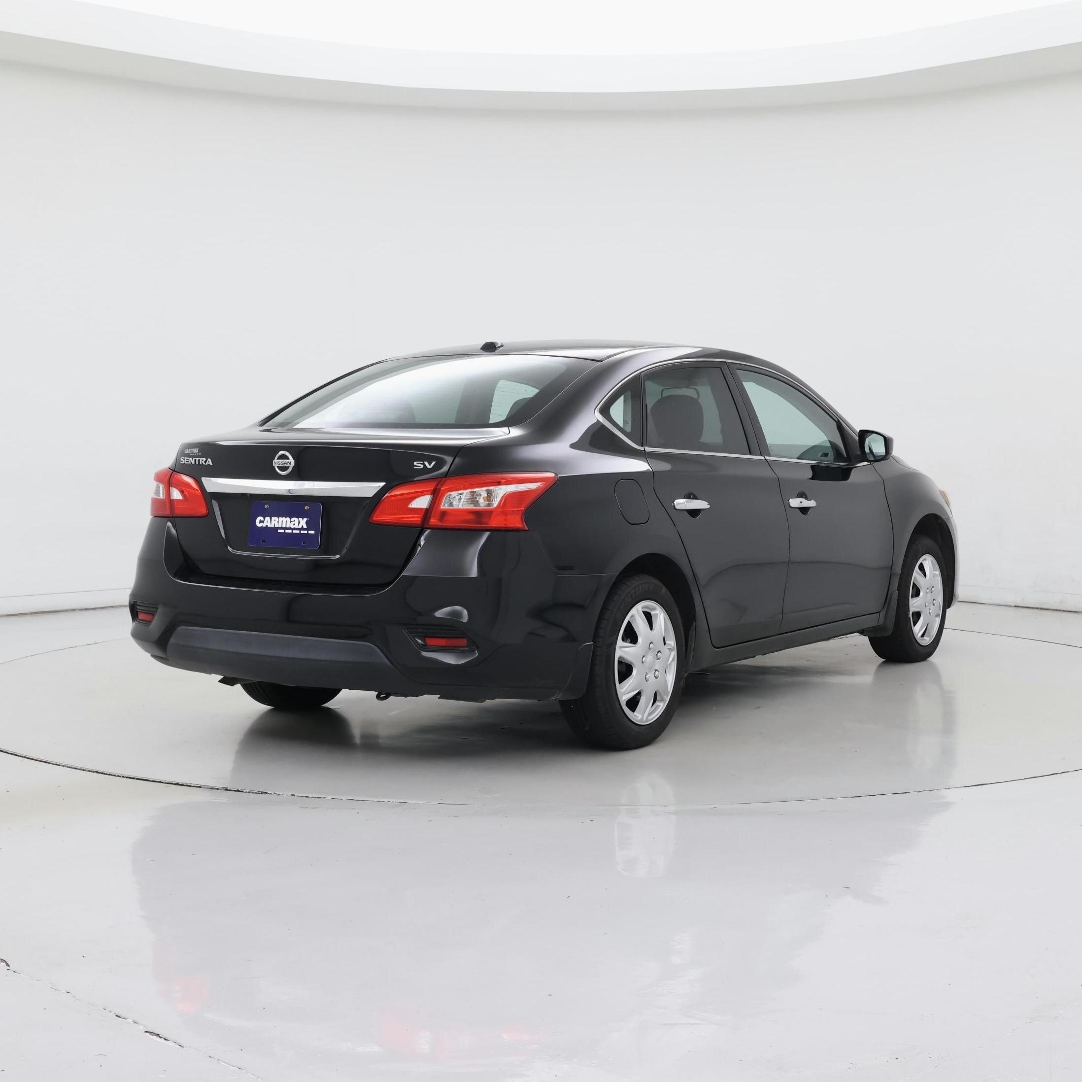 Thumbnail: 2016 Nissan Sentra - 8