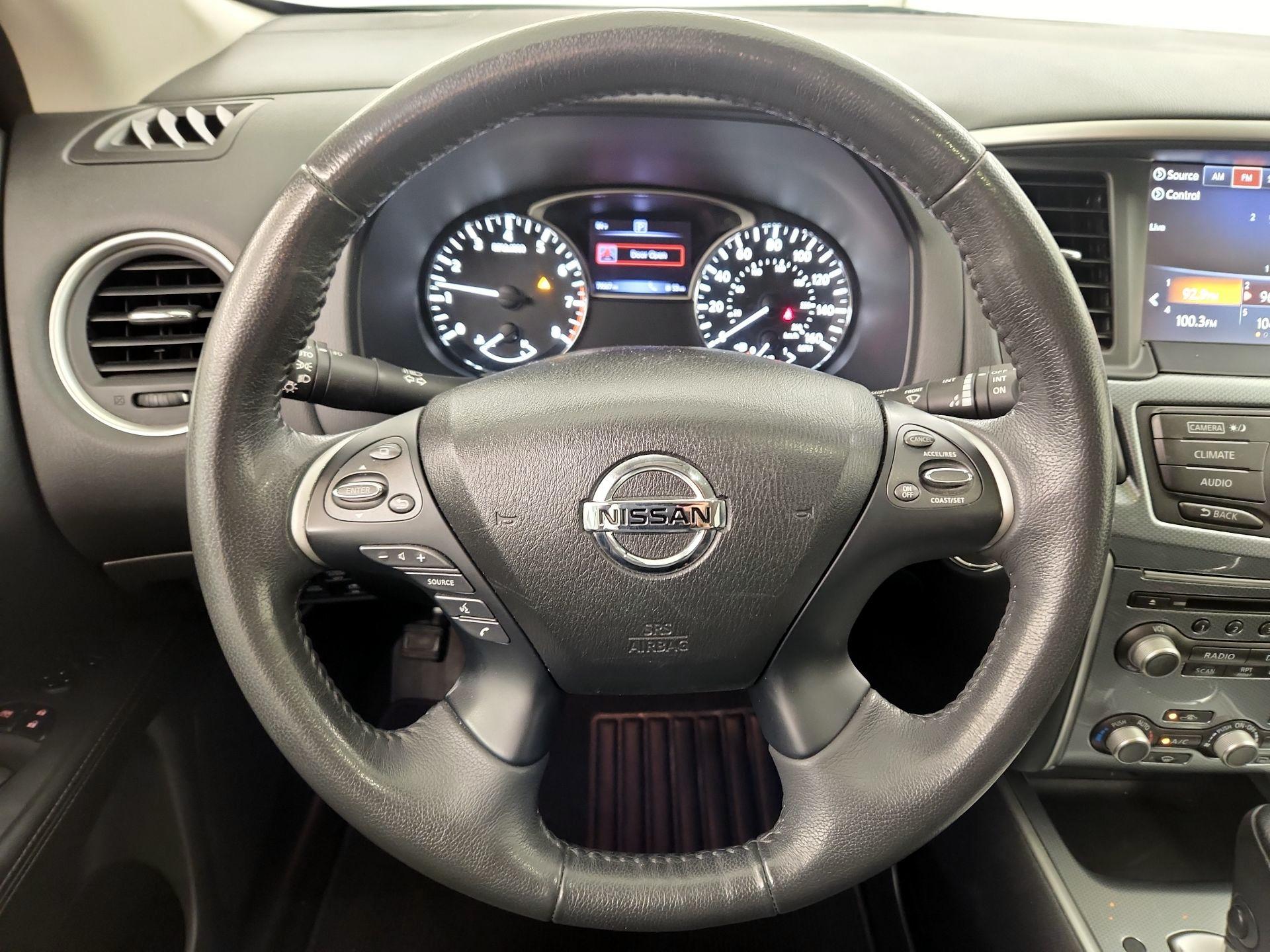 Thumbnail: 2017 Nissan Pathfinder - 10