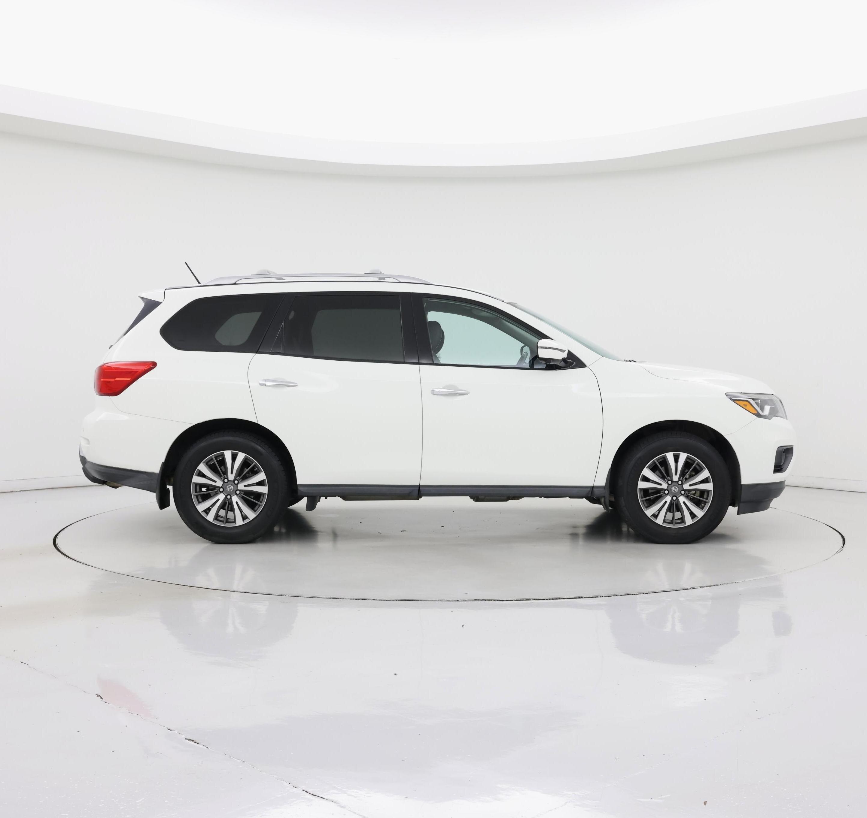 Thumbnail: 2017 Nissan Pathfinder - 7