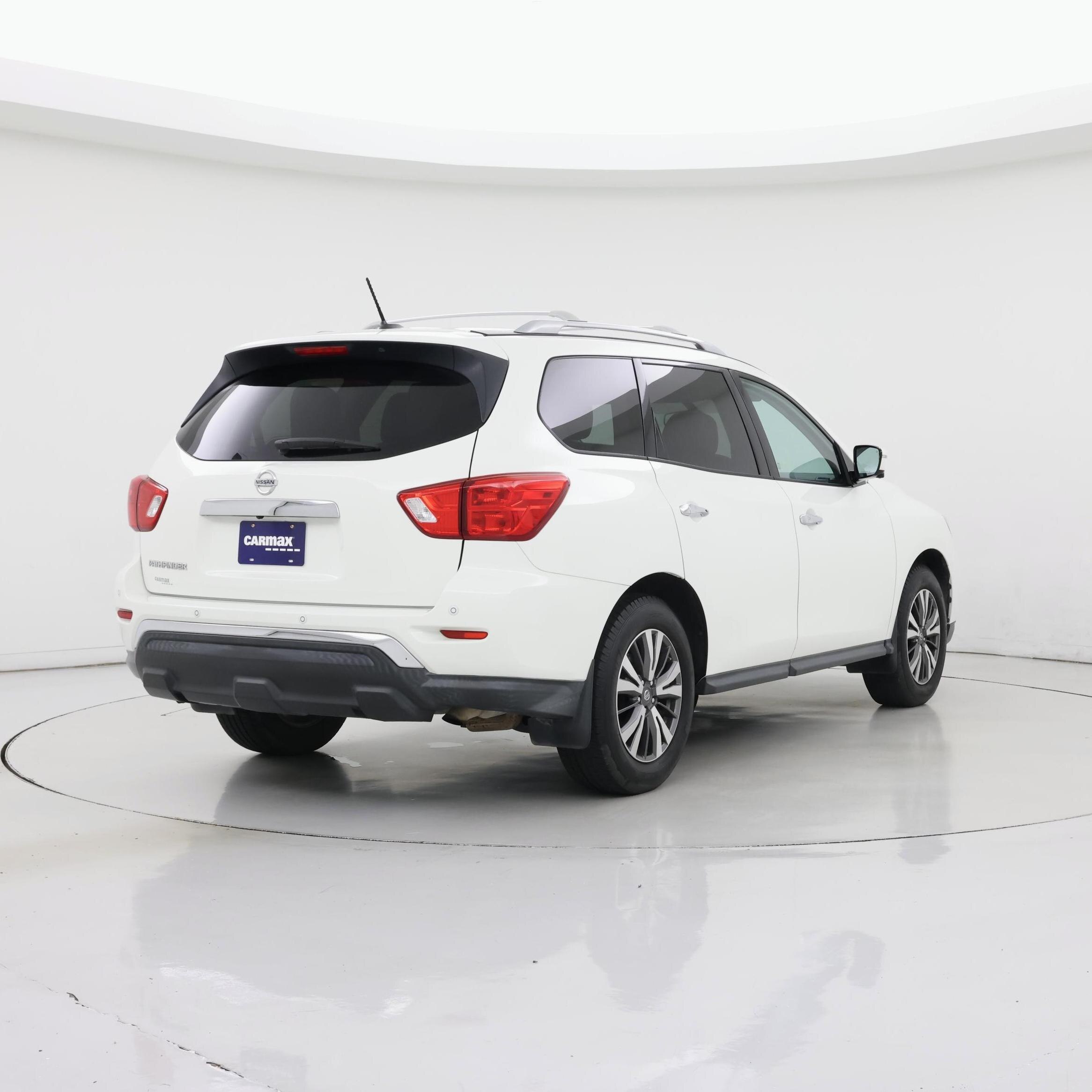 Thumbnail: 2017 Nissan Pathfinder - 8