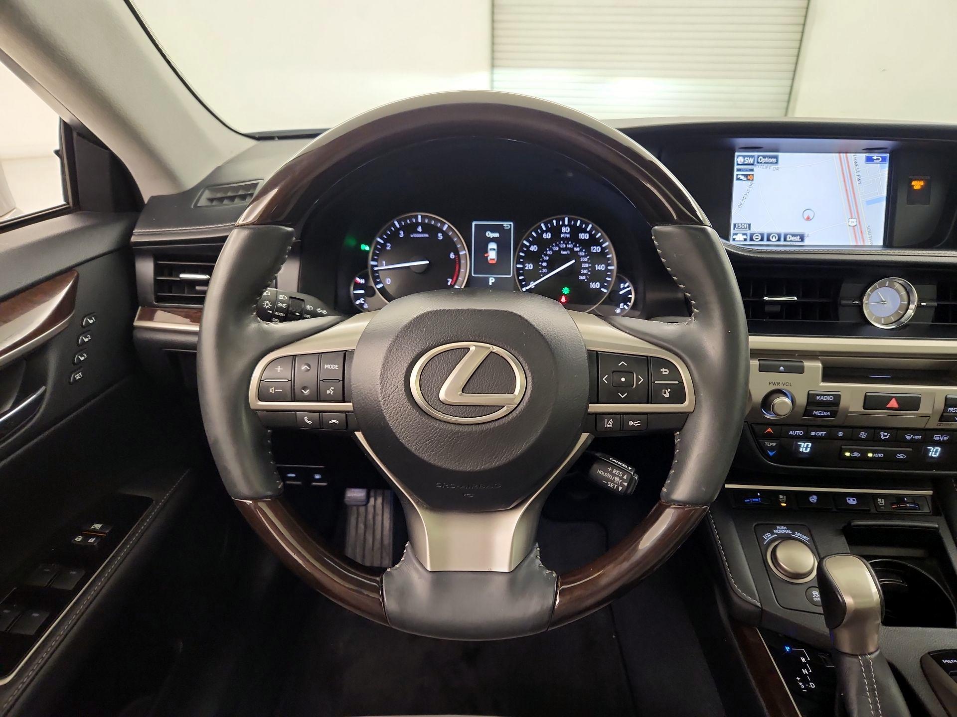 Thumbnail: 2016 Lexus ES - 10