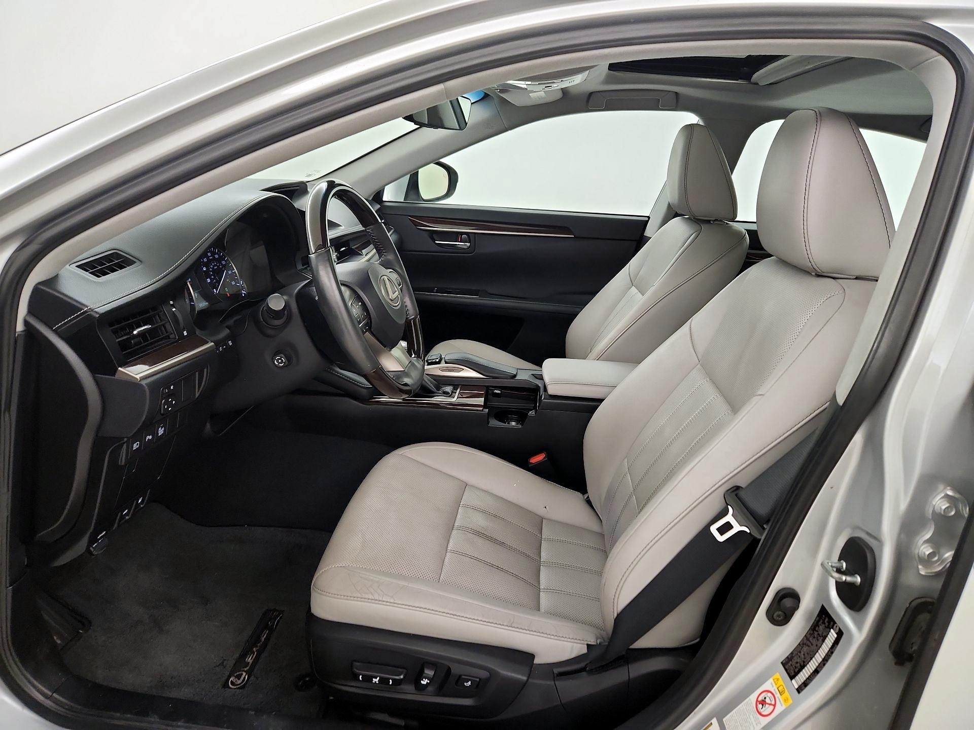 Thumbnail: 2016 Lexus ES - 11
