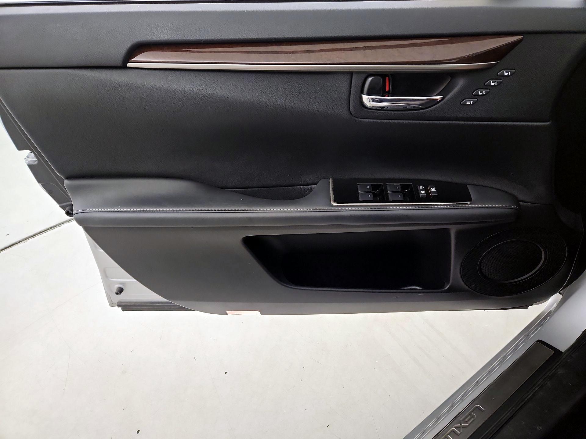 Thumbnail: 2016 Lexus ES - 12