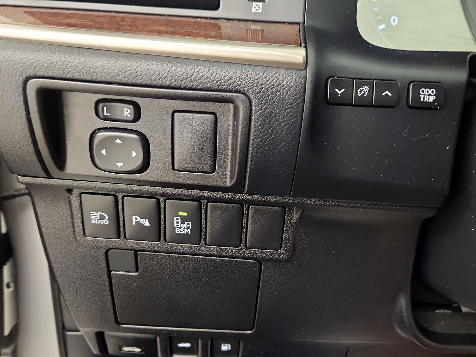 Thumbnail: 2016 Lexus ES - 13