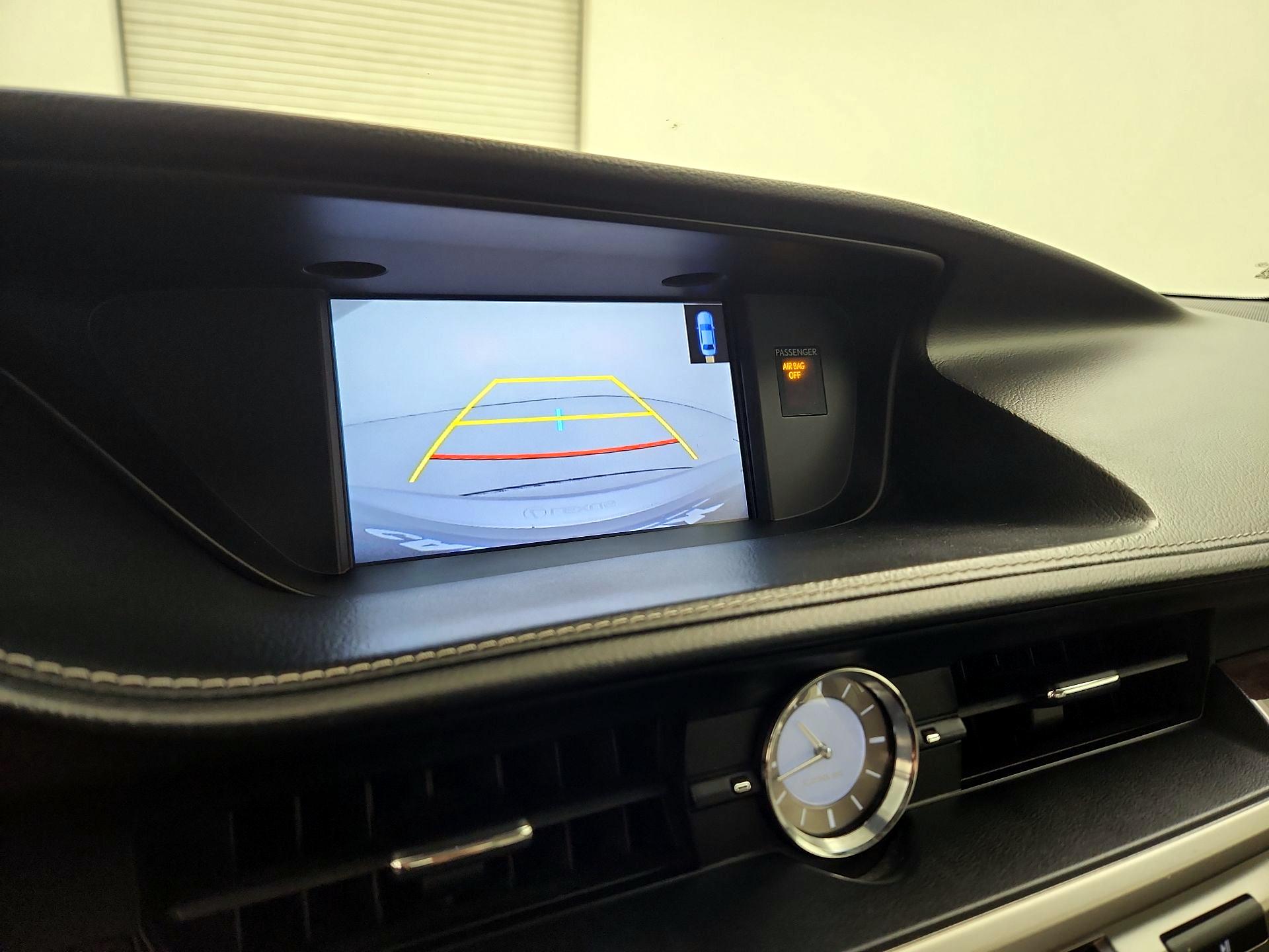 Thumbnail: 2016 Lexus ES - 15