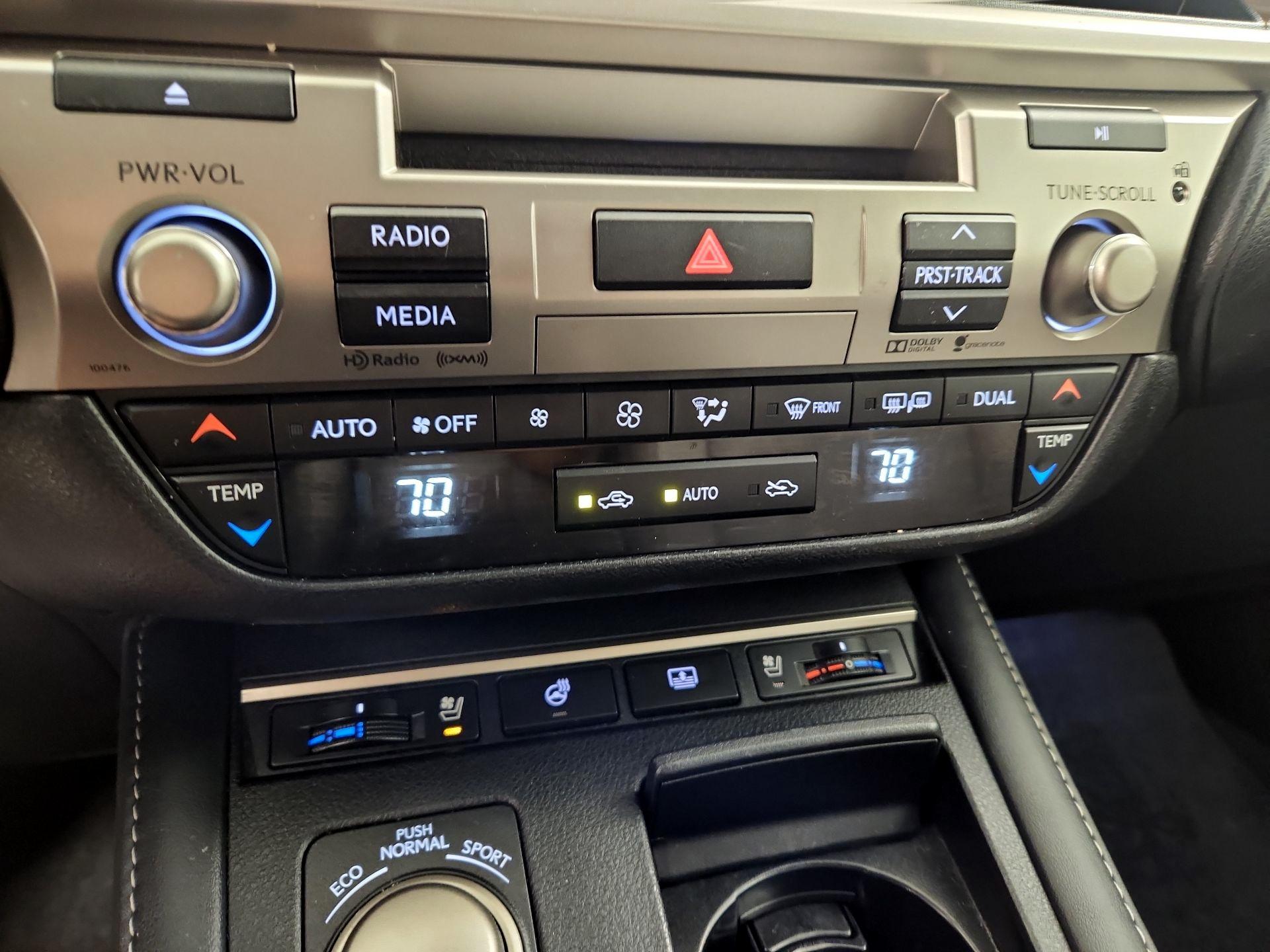 Thumbnail: 2016 Lexus ES - 17