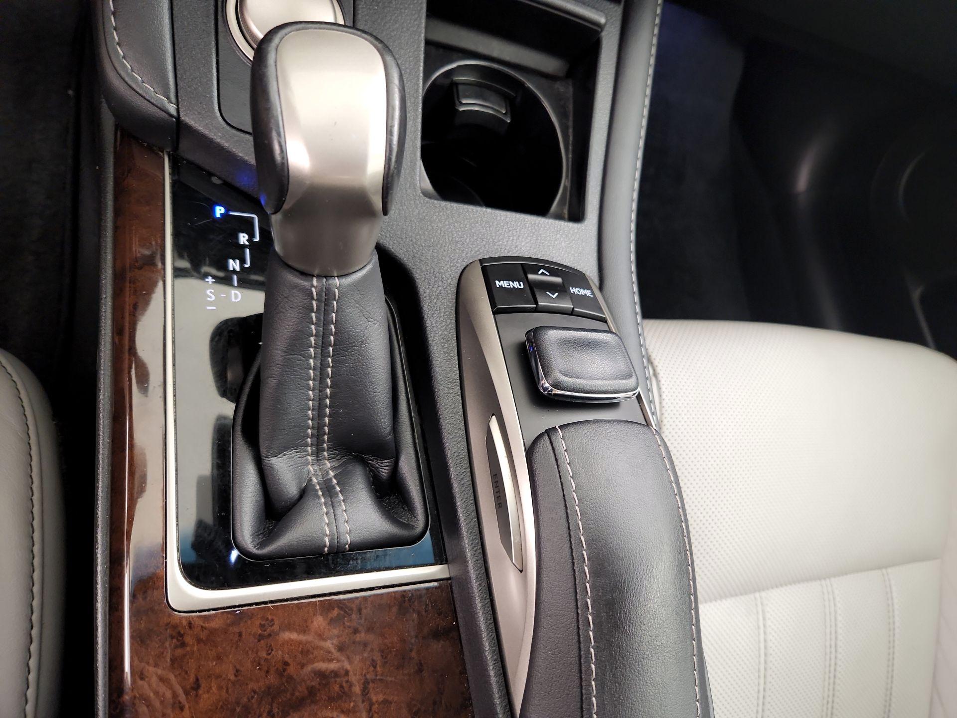 Thumbnail: 2016 Lexus ES - 18